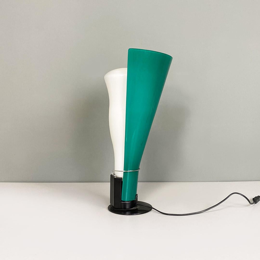 Modern Italian table lamp with green and white glass, c. 1980. For Sale 3