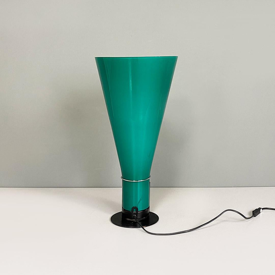 Modern Italian table lamp with green and white glass, c. 1980. For Sale 4
