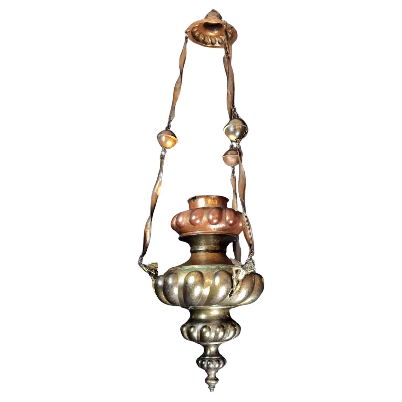 Lampada Liturgica Lanterna Italiana Tonda in Rame Sbalzato con Putti 1880 circa For Sale