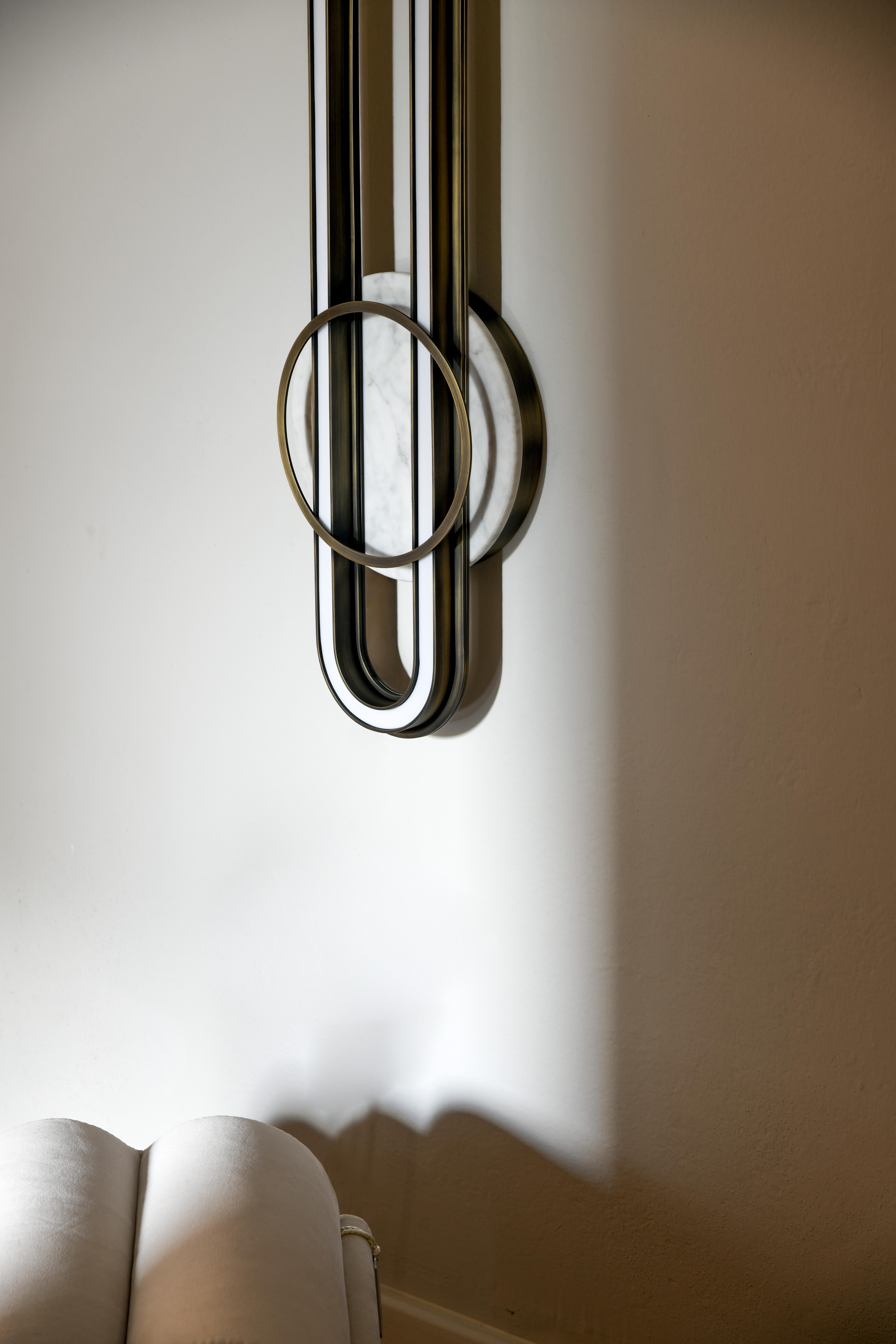 Hand-Crafted Lampada Loop grande in ottone di Dalmoto For Sale