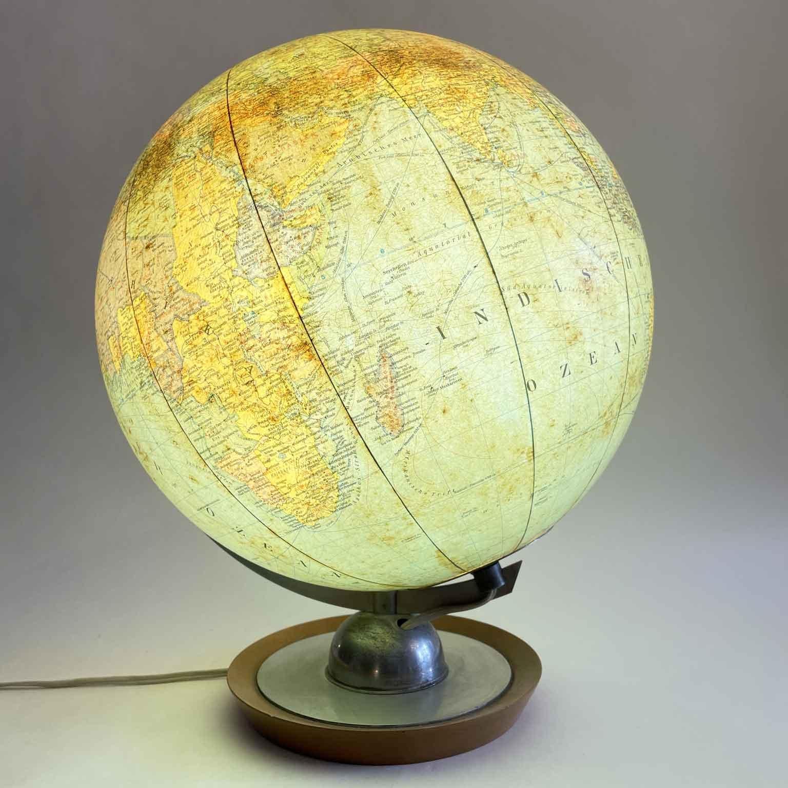 German Political World Map Lamp JRO Globus Munich Mid-20th Century In Good Condition In Milano, MI