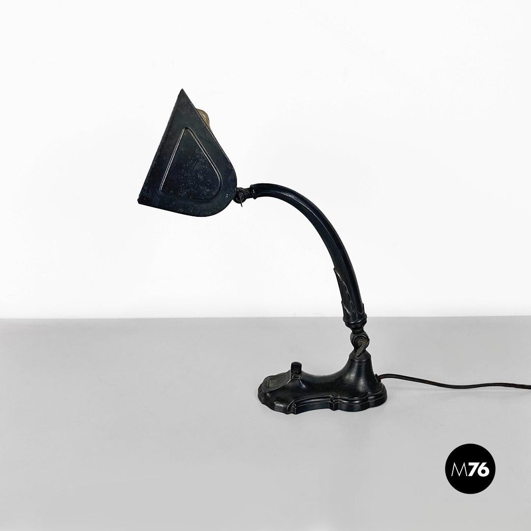 Black metal and fabric ministerial table lamp, antique, 1900s In Good Condition For Sale In MIlano, IT