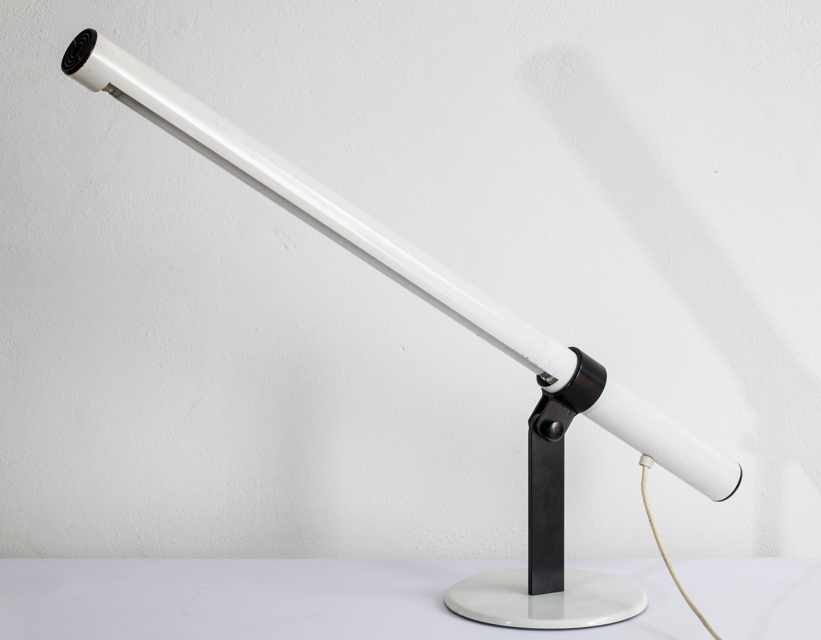 Mid-Century moderno Lampada neon da tavolo, manifattura italiana, anni 70. in vendita