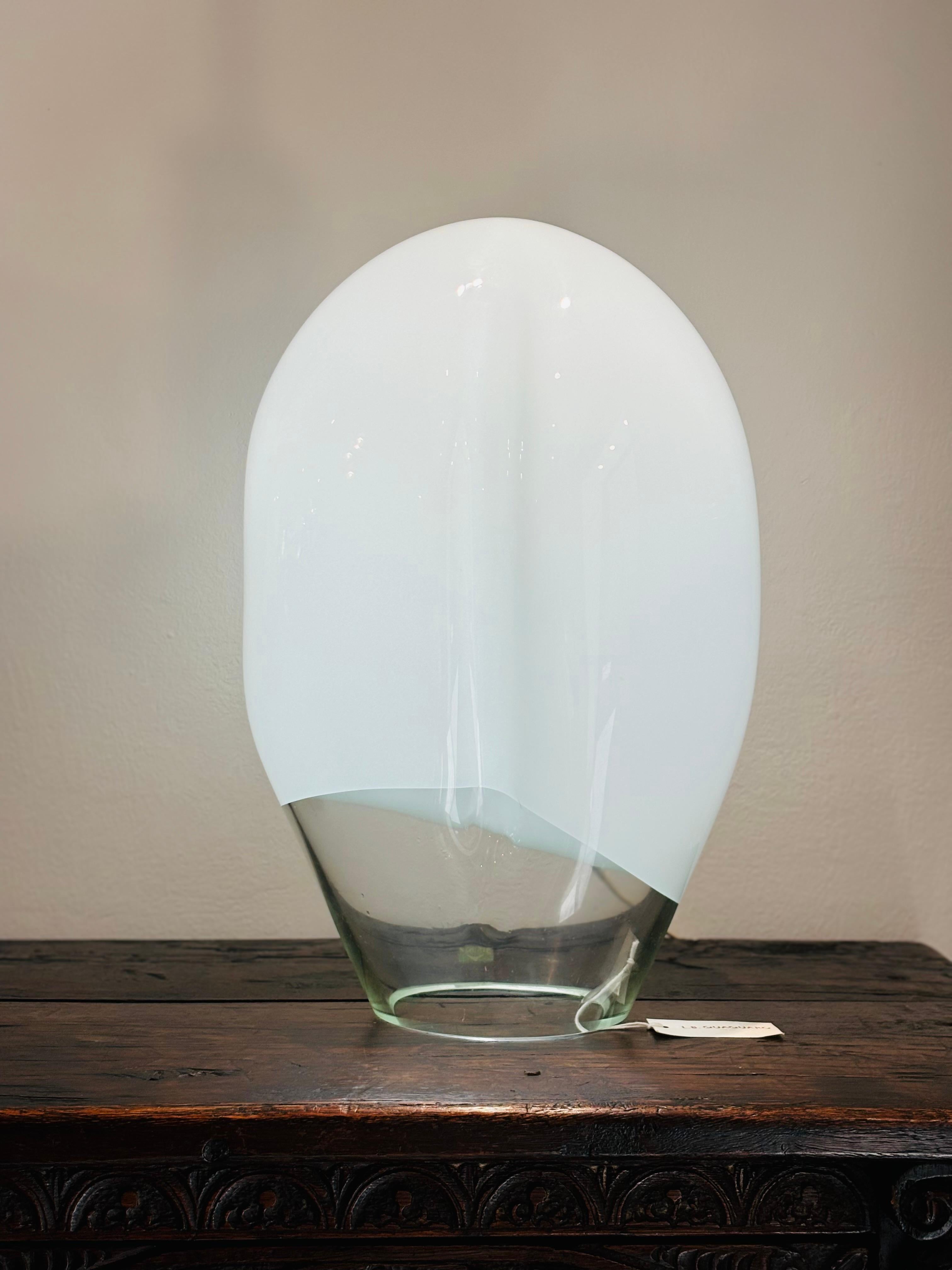 Lampe de table modèle 