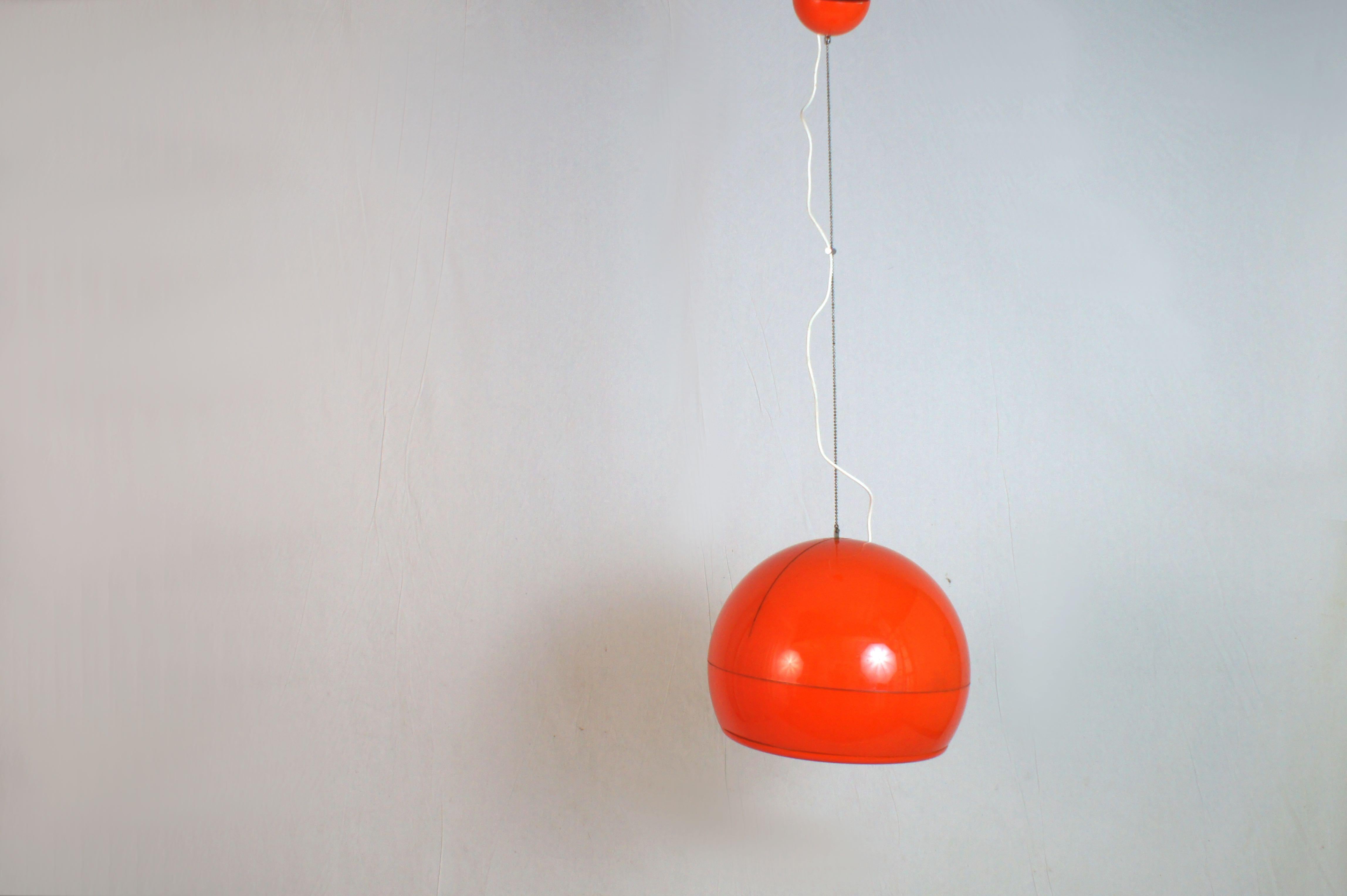 Pallade lamp produced by Artemide Italian Space-Age 1960s In Good Condition For Sale In Genova, IT