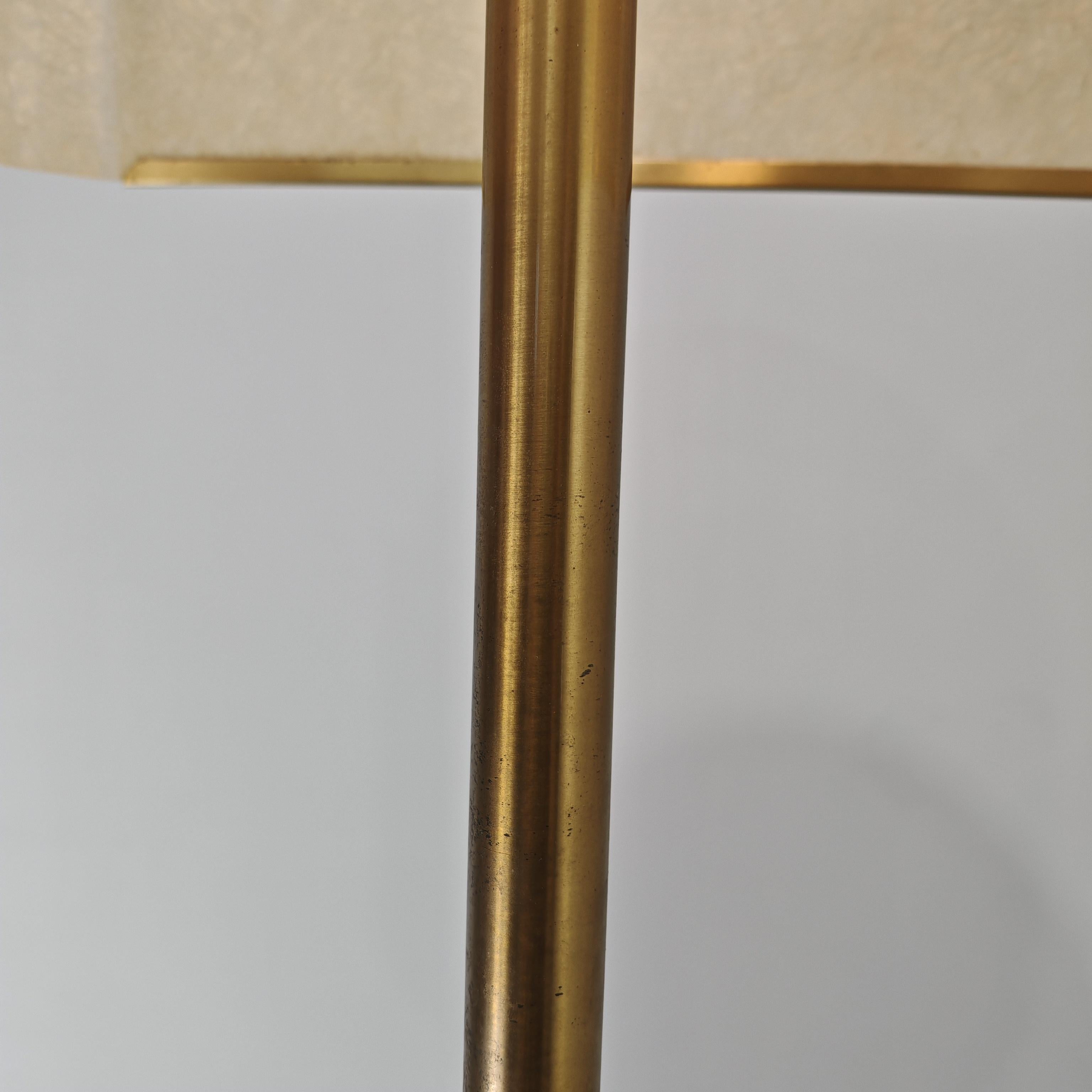 Lampadaire laiton et résine  S Gregorietti Lamperti Italie 1970 en vente 6
