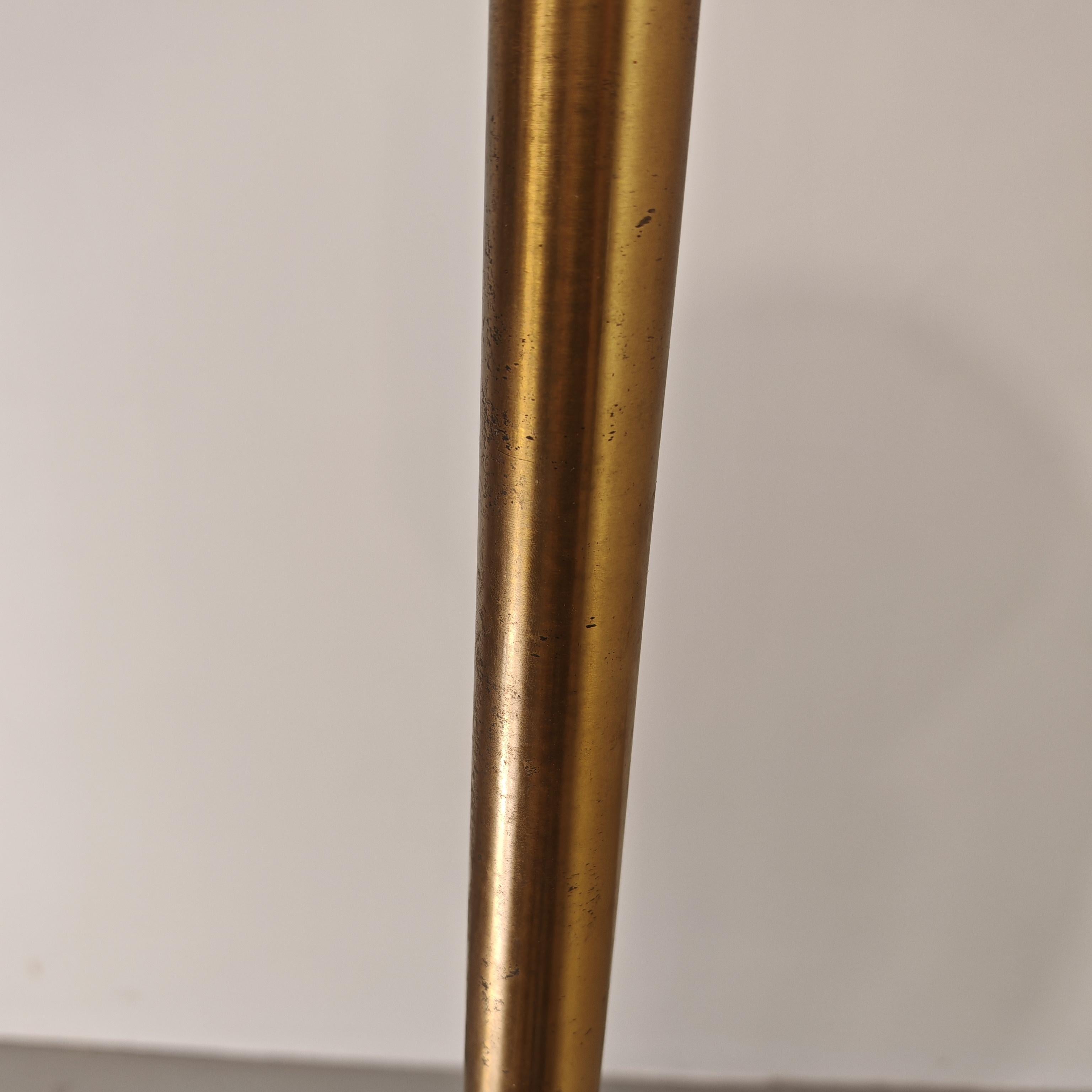 Lampadaire laiton et résine  S Gregorietti Lamperti Italie 1970 en vente 7