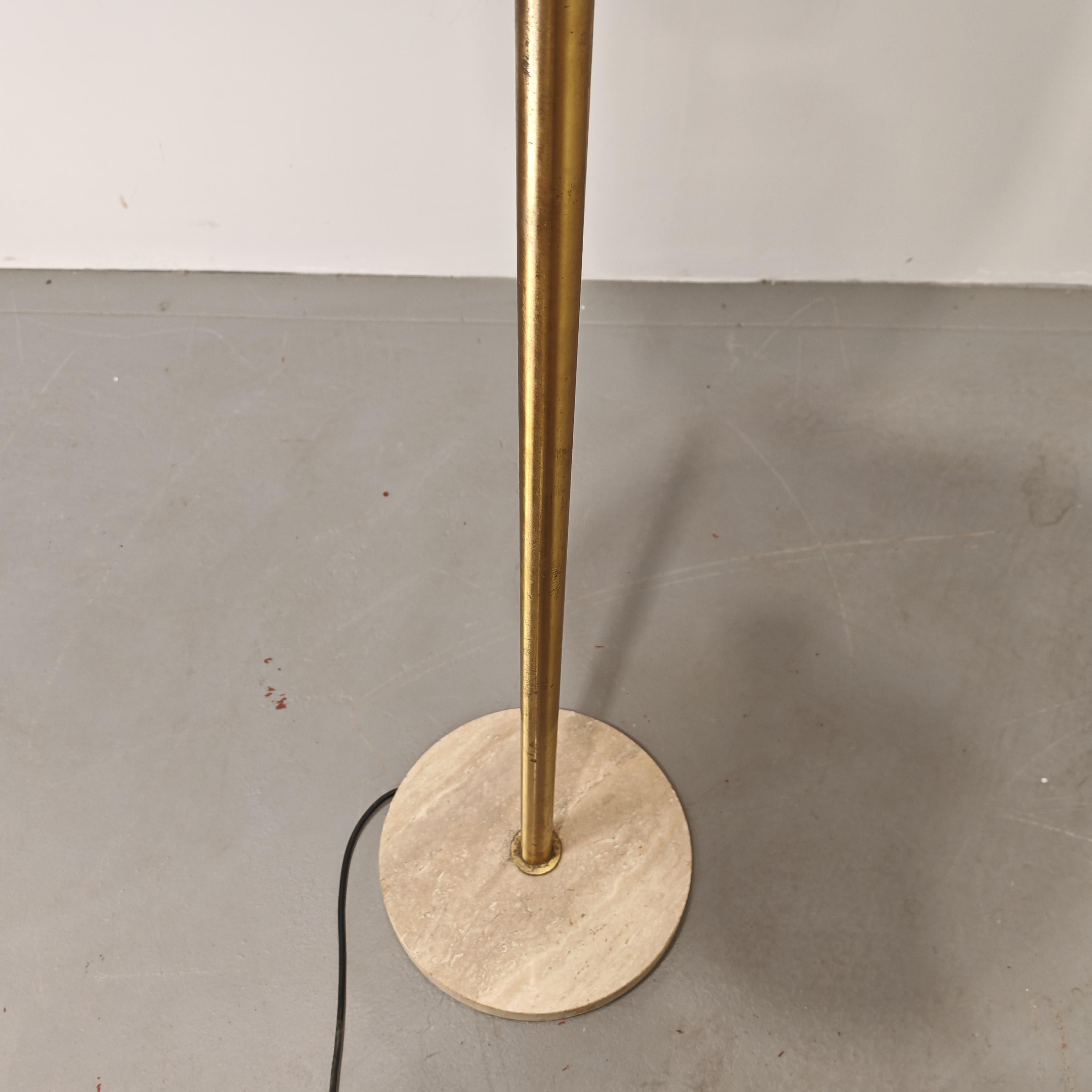 Lampadaire laiton et résine  S Gregorietti Lamperti Italie 1970 en vente 8