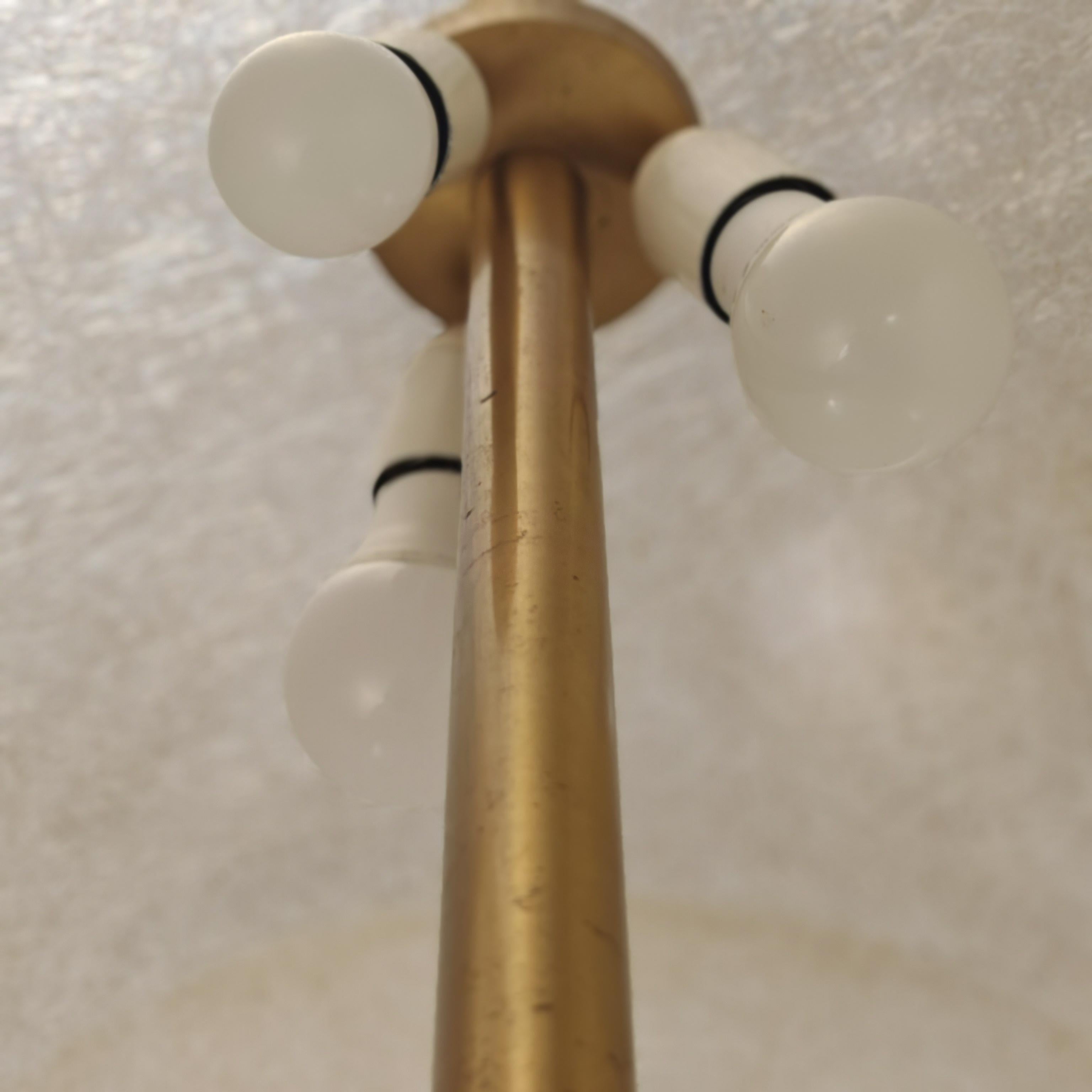 Lampadaire laiton et résine  S Gregorietti Lamperti Italie 1970 en vente 10