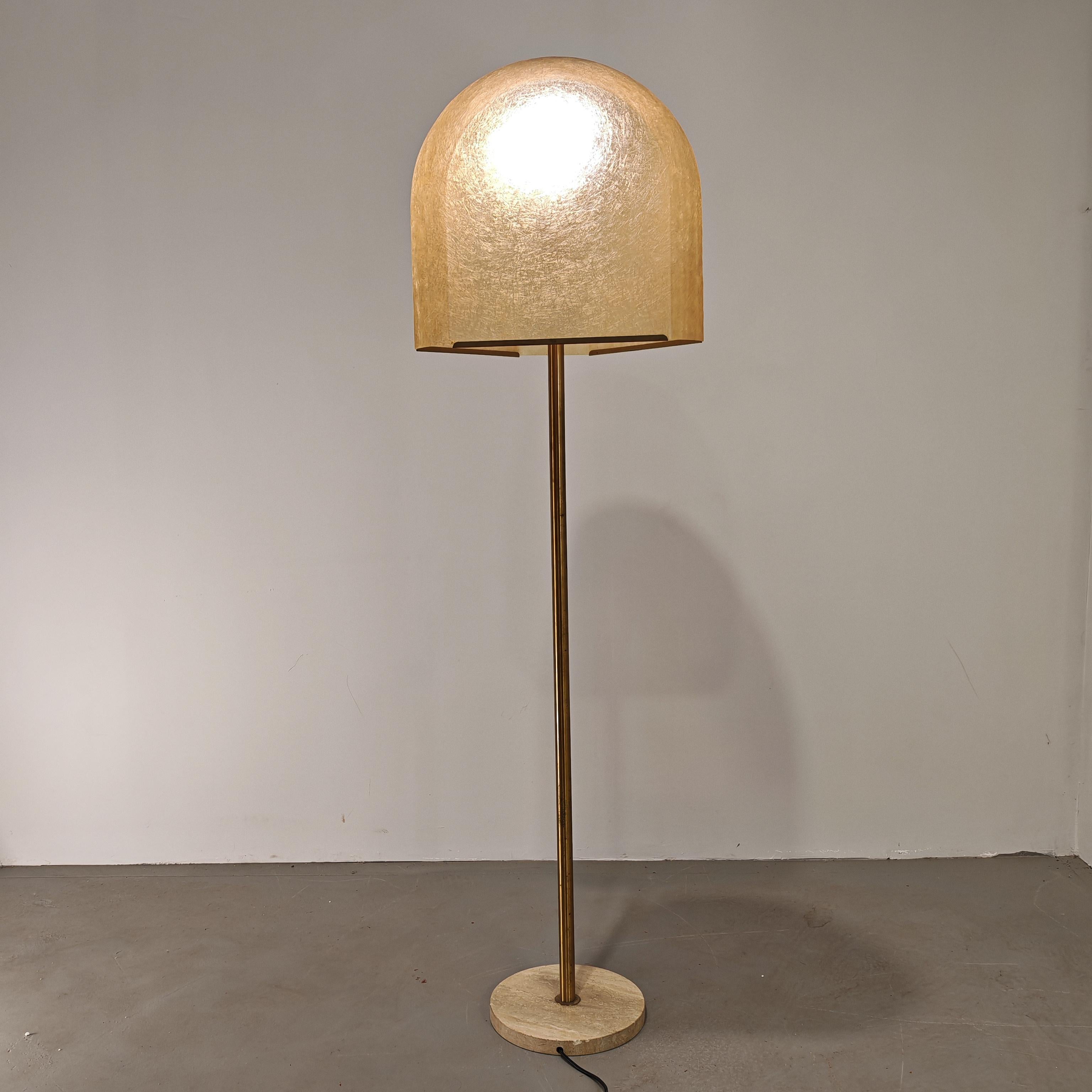 Autre Lampadaire laiton et résine  S Gregorietti Lamperti Italie 1970 en vente