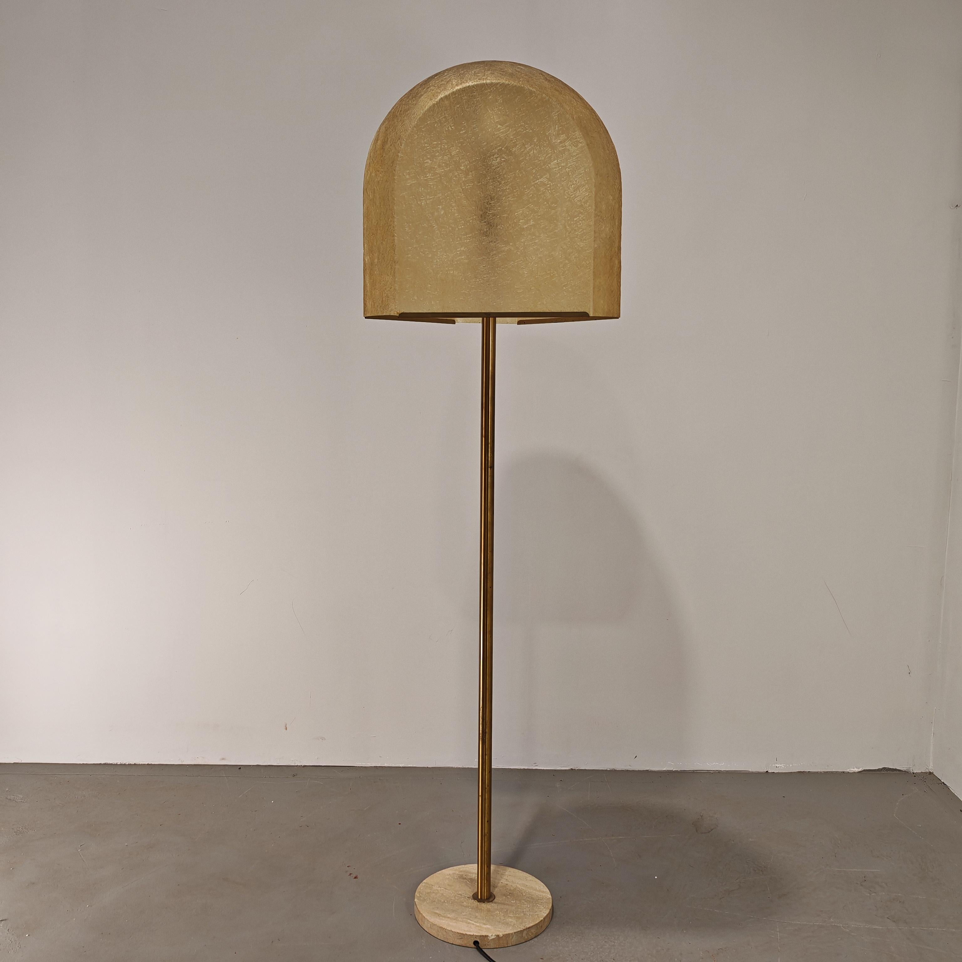 Lampadaire laiton et résine  S Gregorietti Lamperti Italie 1970 Bon état - En vente à Milano, MI
