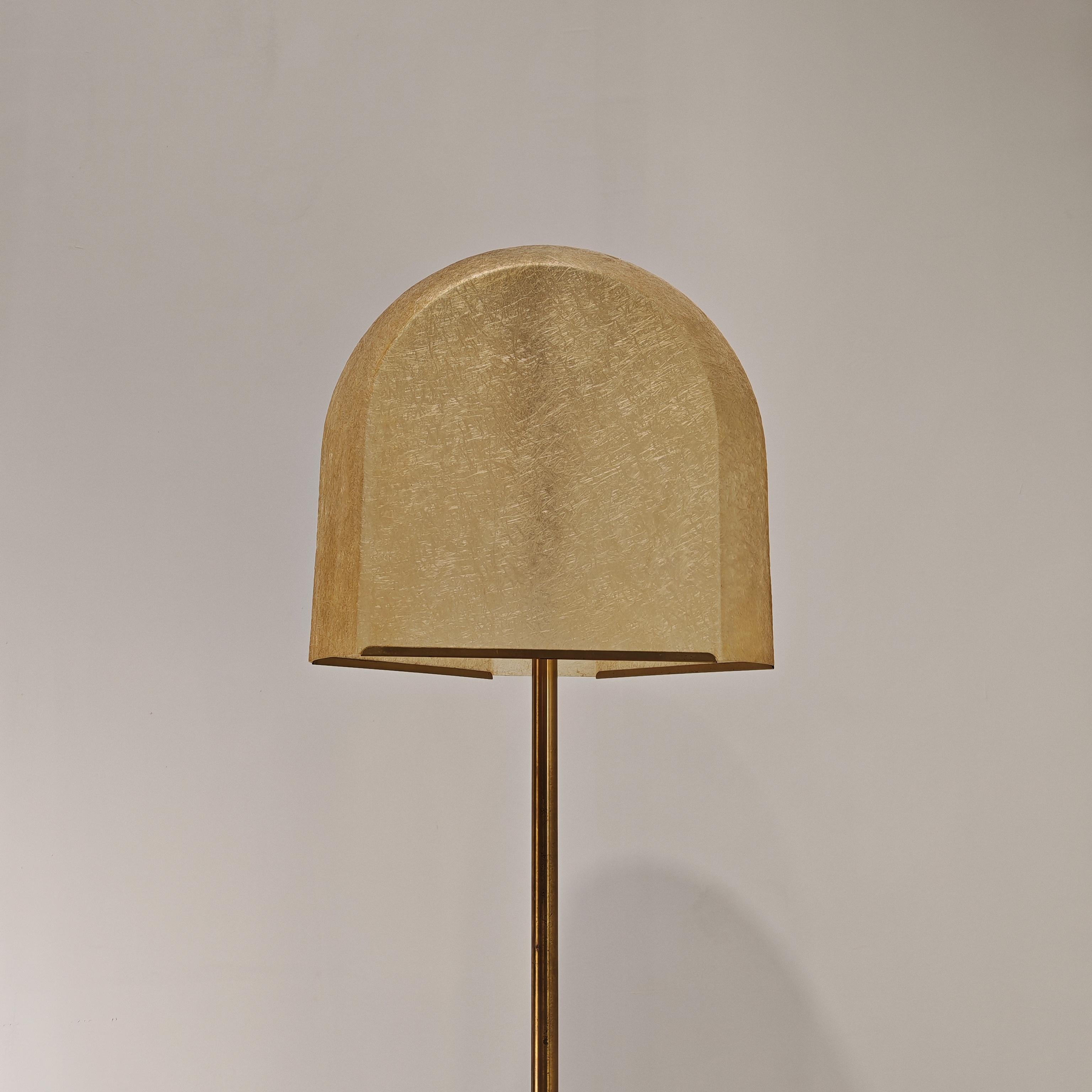 Lampadaire laiton et résine  S Gregorietti Lamperti Italie 1970 en vente 2
