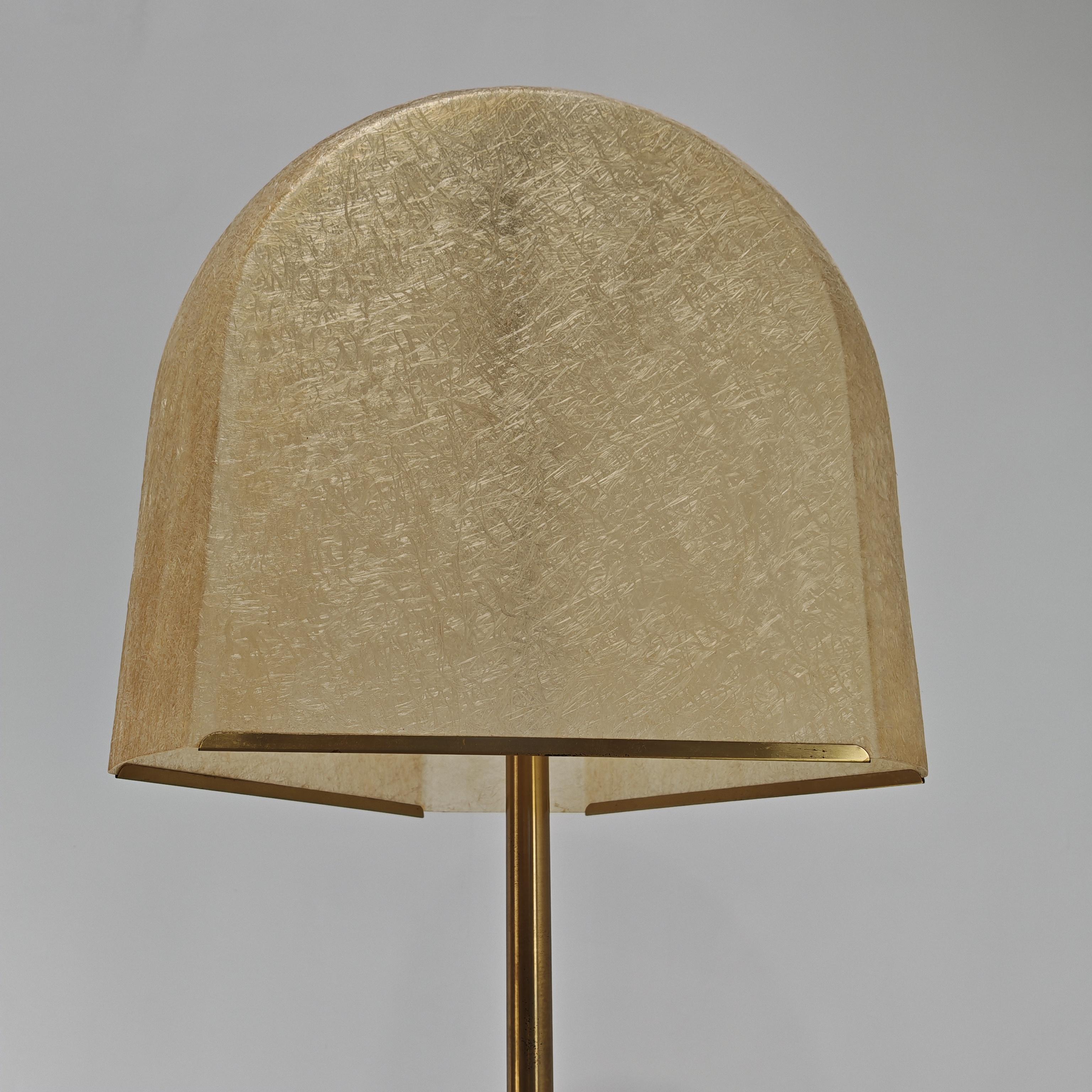 Lampadaire laiton et résine  S Gregorietti Lamperti Italie 1970 en vente 3