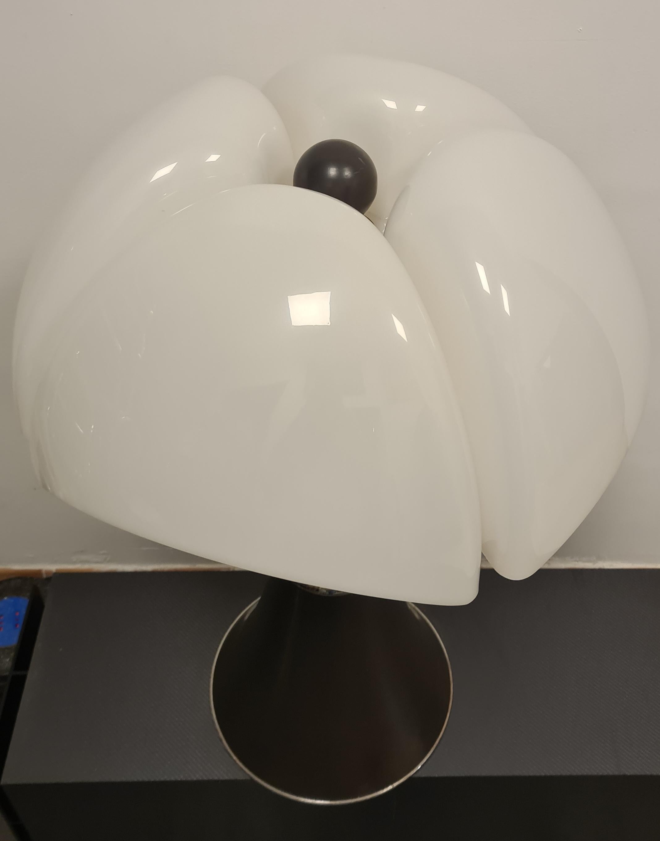 Lampada Pipistrello di Gae Aulenti per Martinelli Luce prima edizione 1