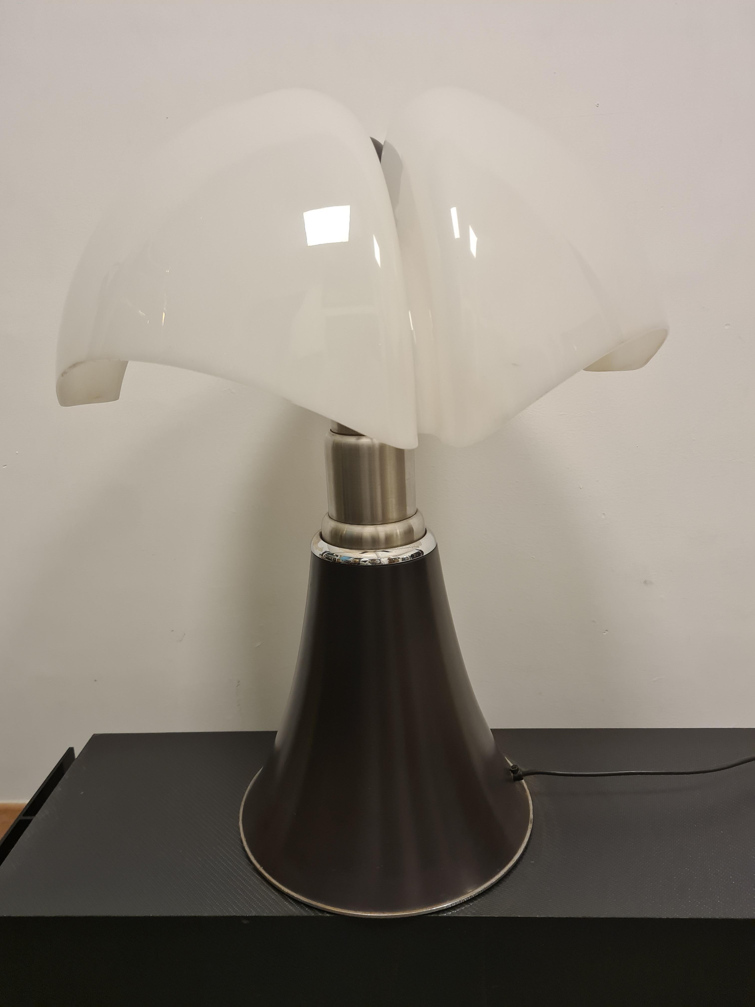 Lampada Pipistrello di Gae Aulenti per Martinelli Luce prima edizione 10