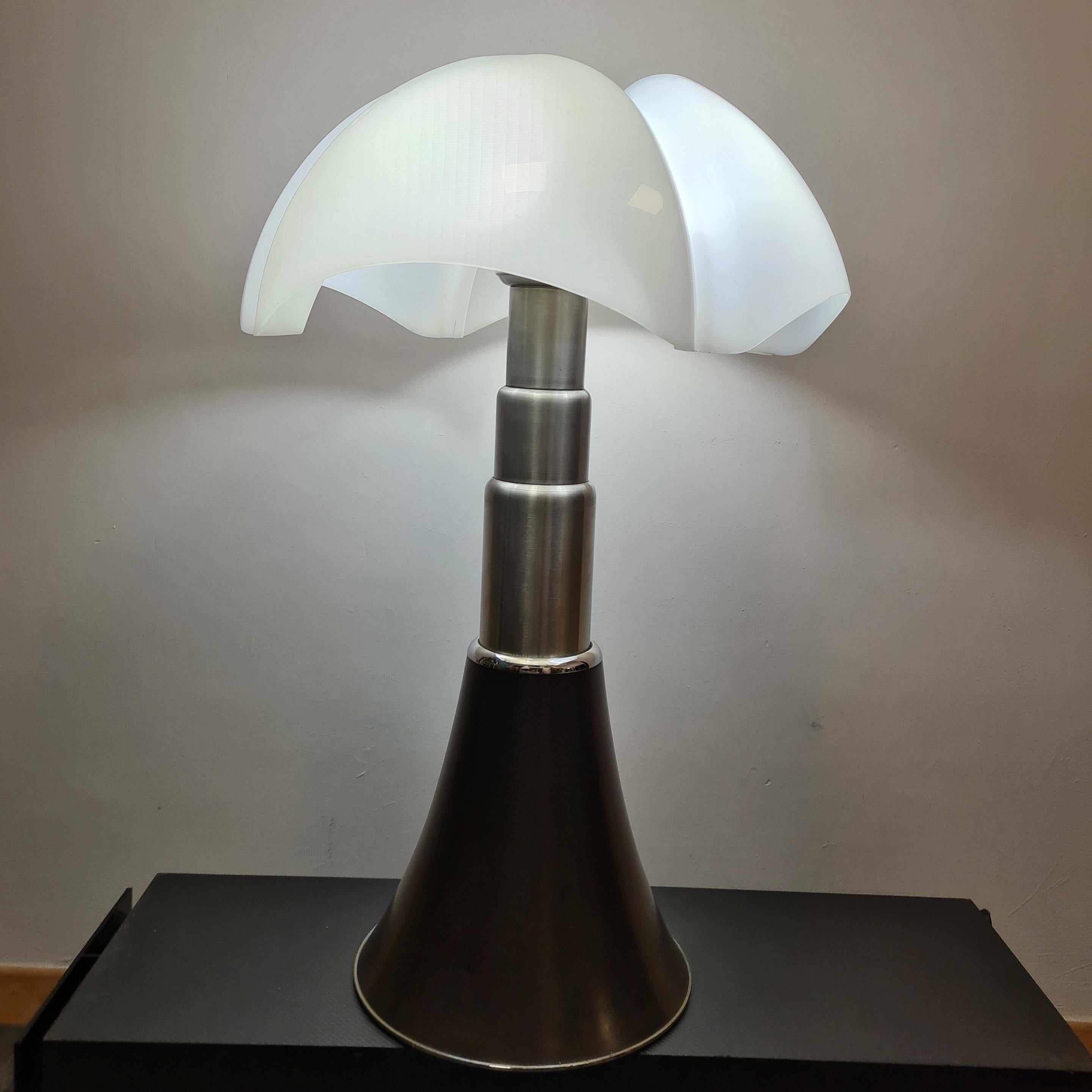lampada pipistrello gae aulenti prezzo