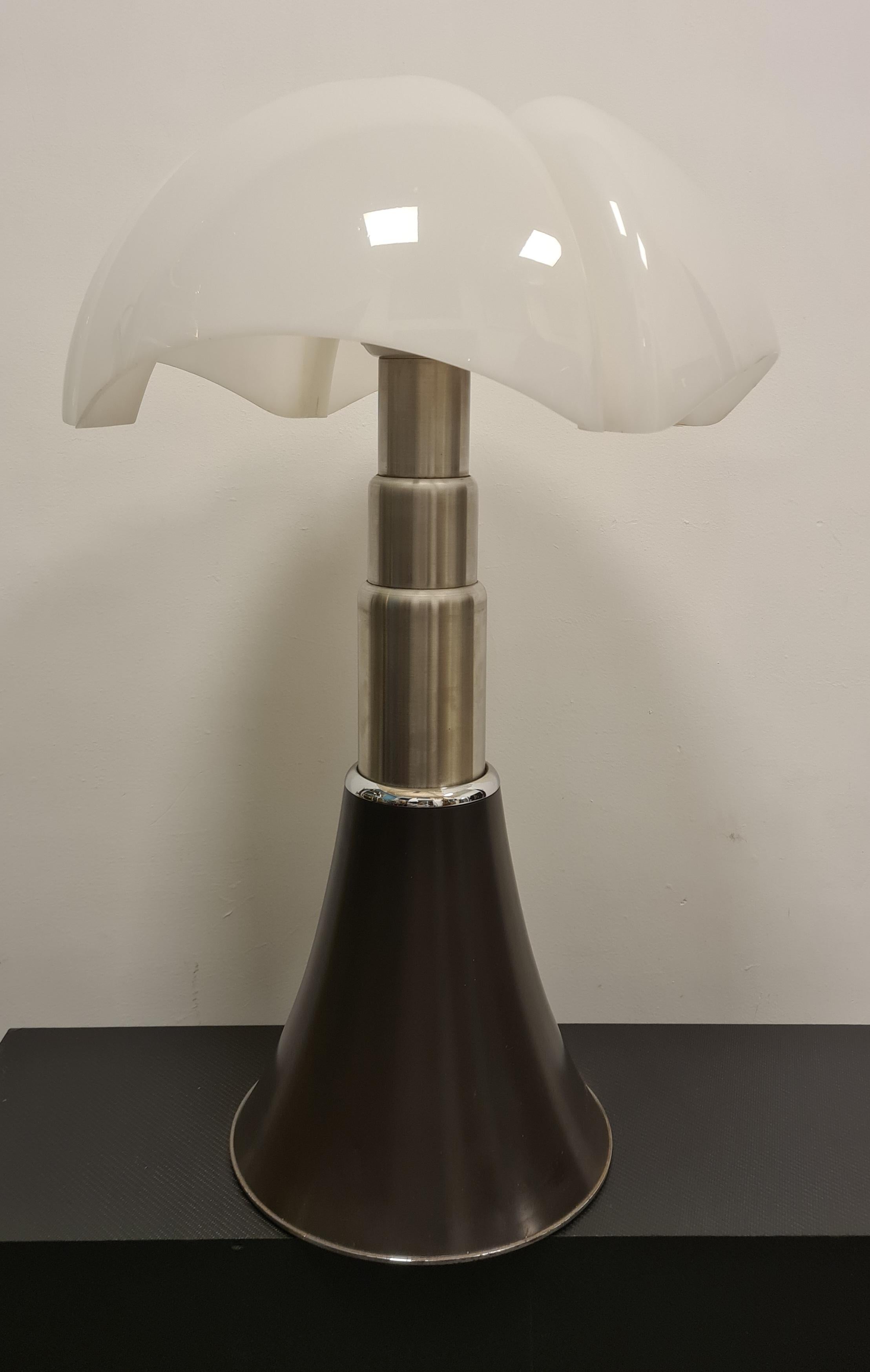 Late 20th Century Lampada Pipistrello di Gae Aulenti per Martinelli Luce prima edizione