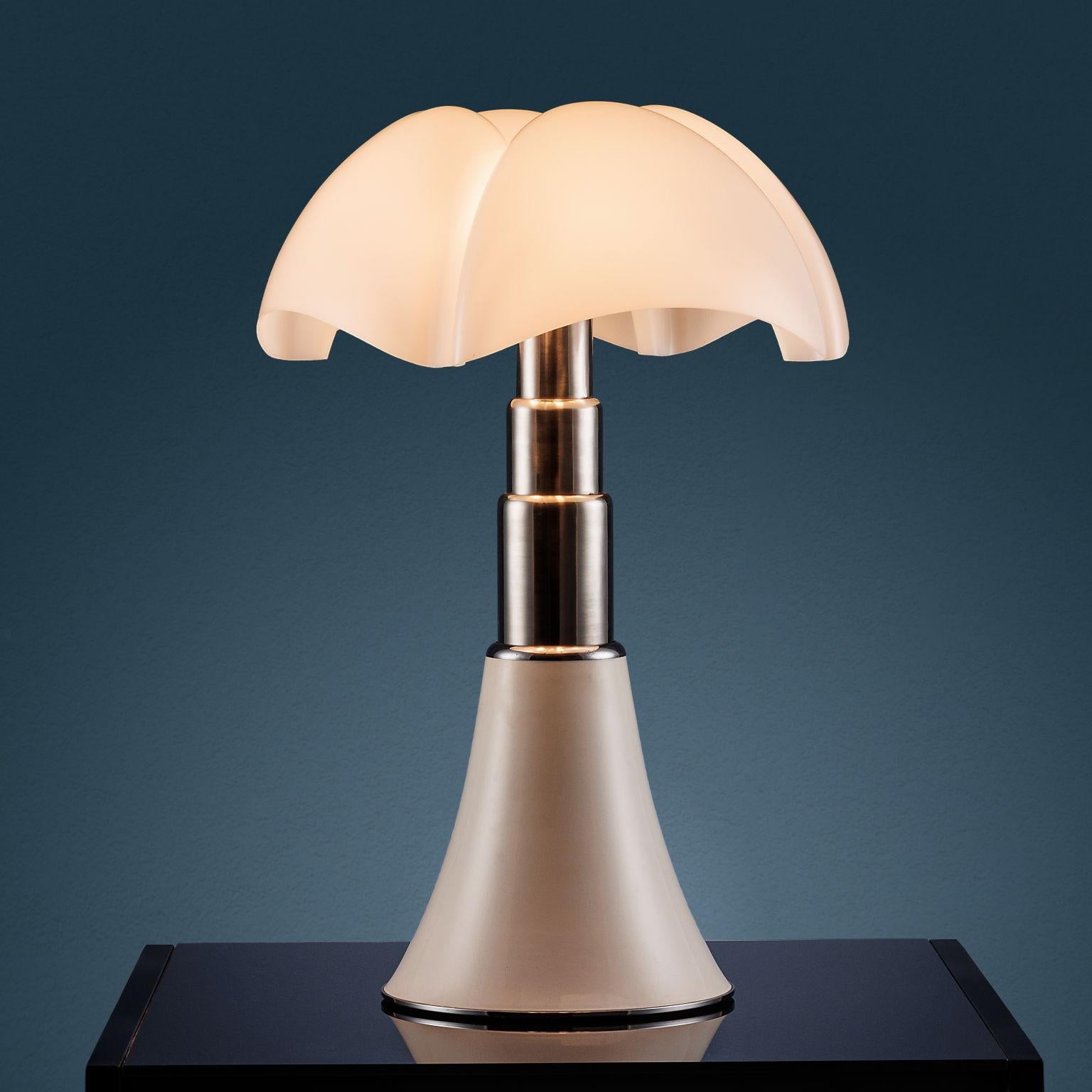 Grande lampe de table modèle 