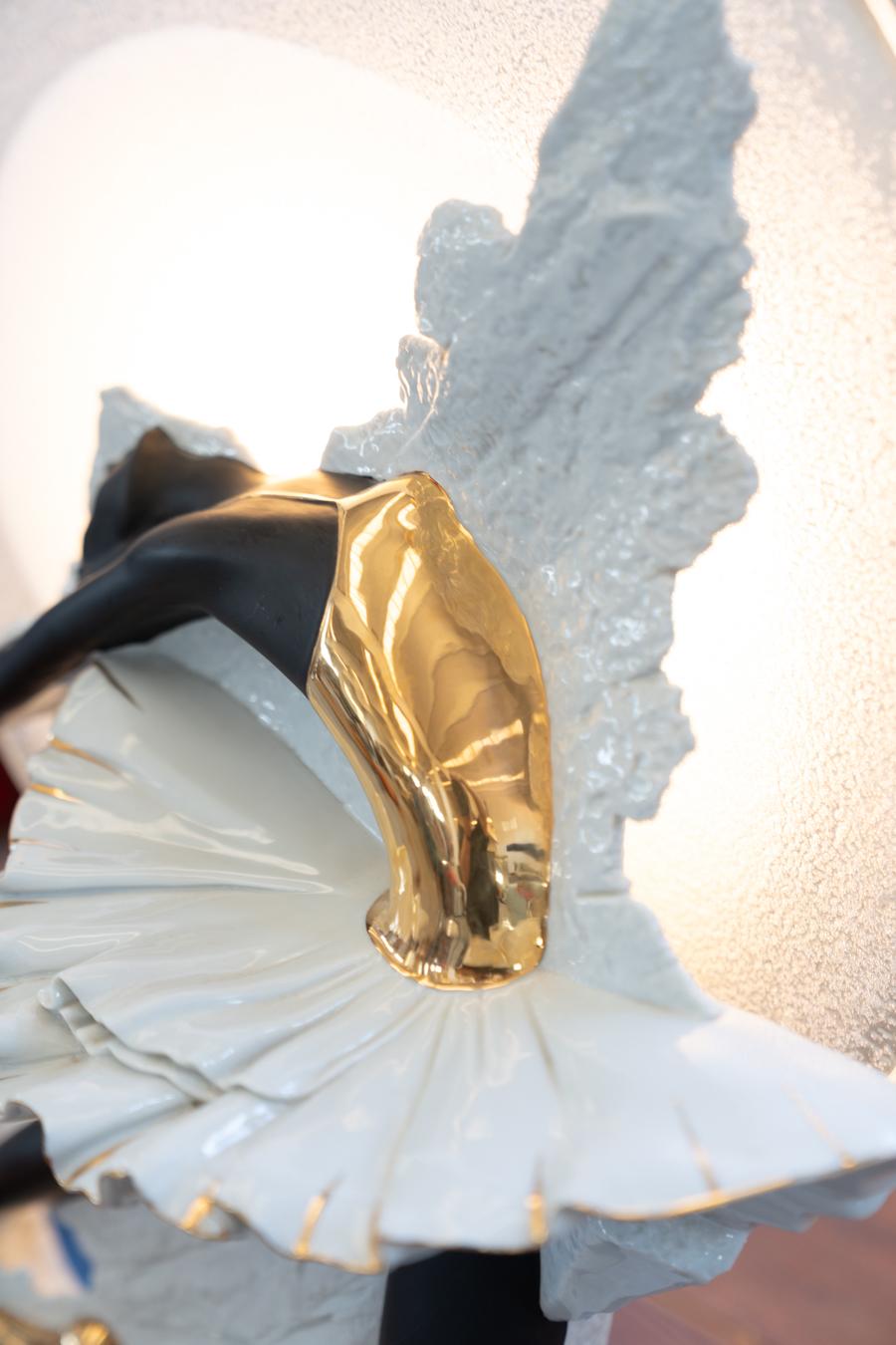 Late 20th Century Lampe sculpture danseuse de Carpiè en verre de Murano, céramique/porcelaine en vente