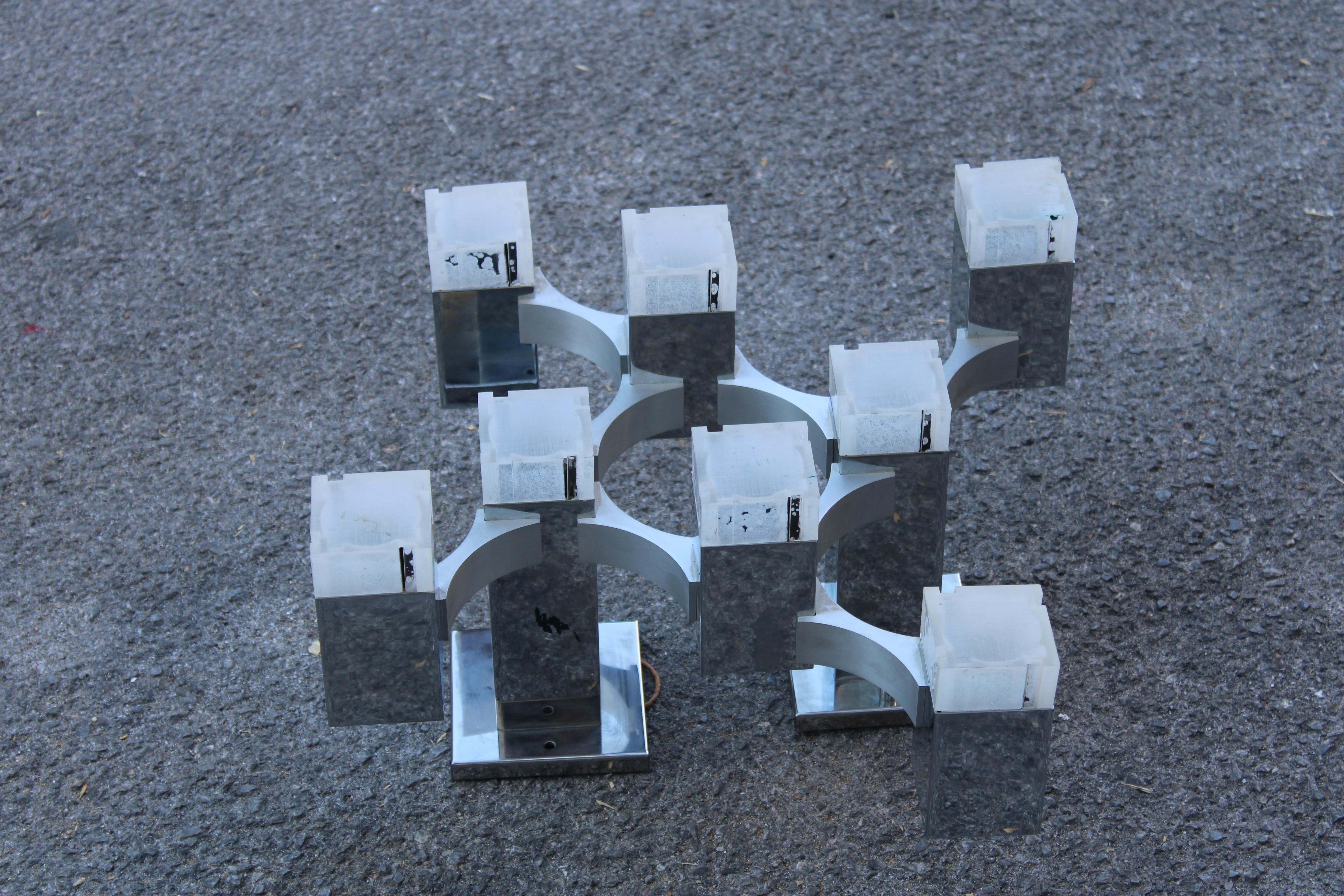 Mid-Century moderno Lampada scultura da Parete Sciolari Cubic 1970 In metallo cromato metacrilato in vendita