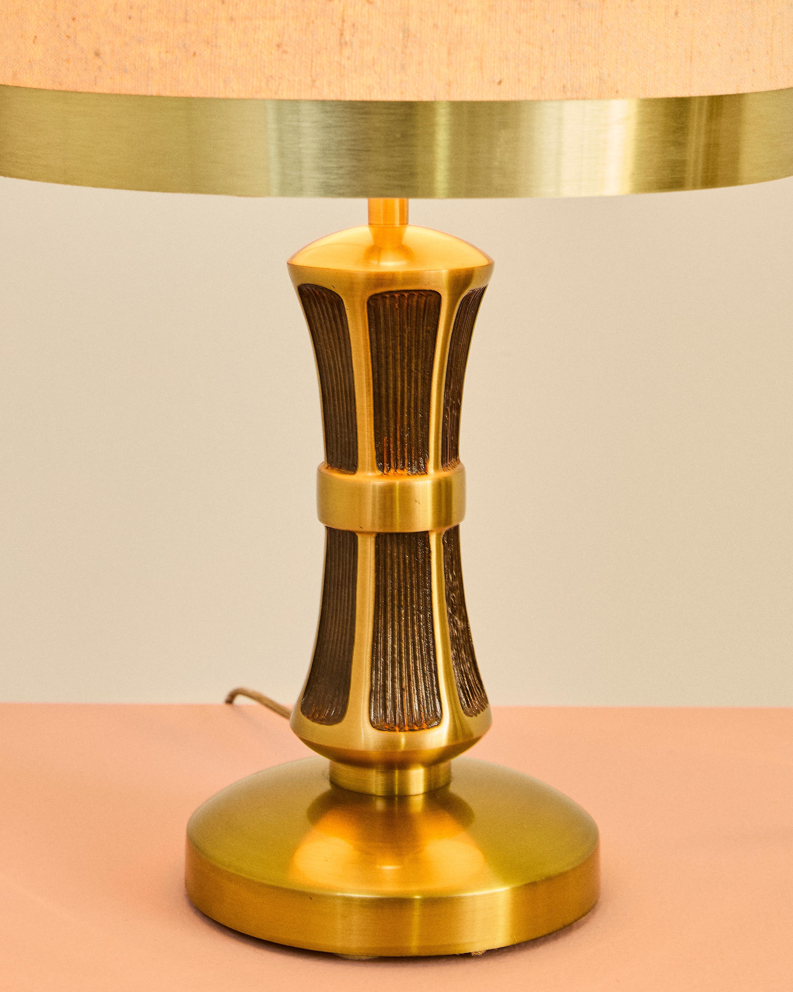 Lámpara escultura de latón y bronce de Frigerio, años 70.