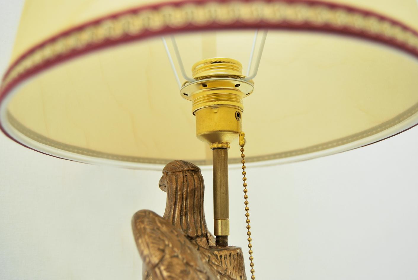 Very rare German table lamp from the 1940s
This beautiful lamp comes from Germany and dates back to World War II.
The lacquered wooden column, is topped by the eagle made  in gilded marble powder; the whole rests on a brass base. 
Restored item, is