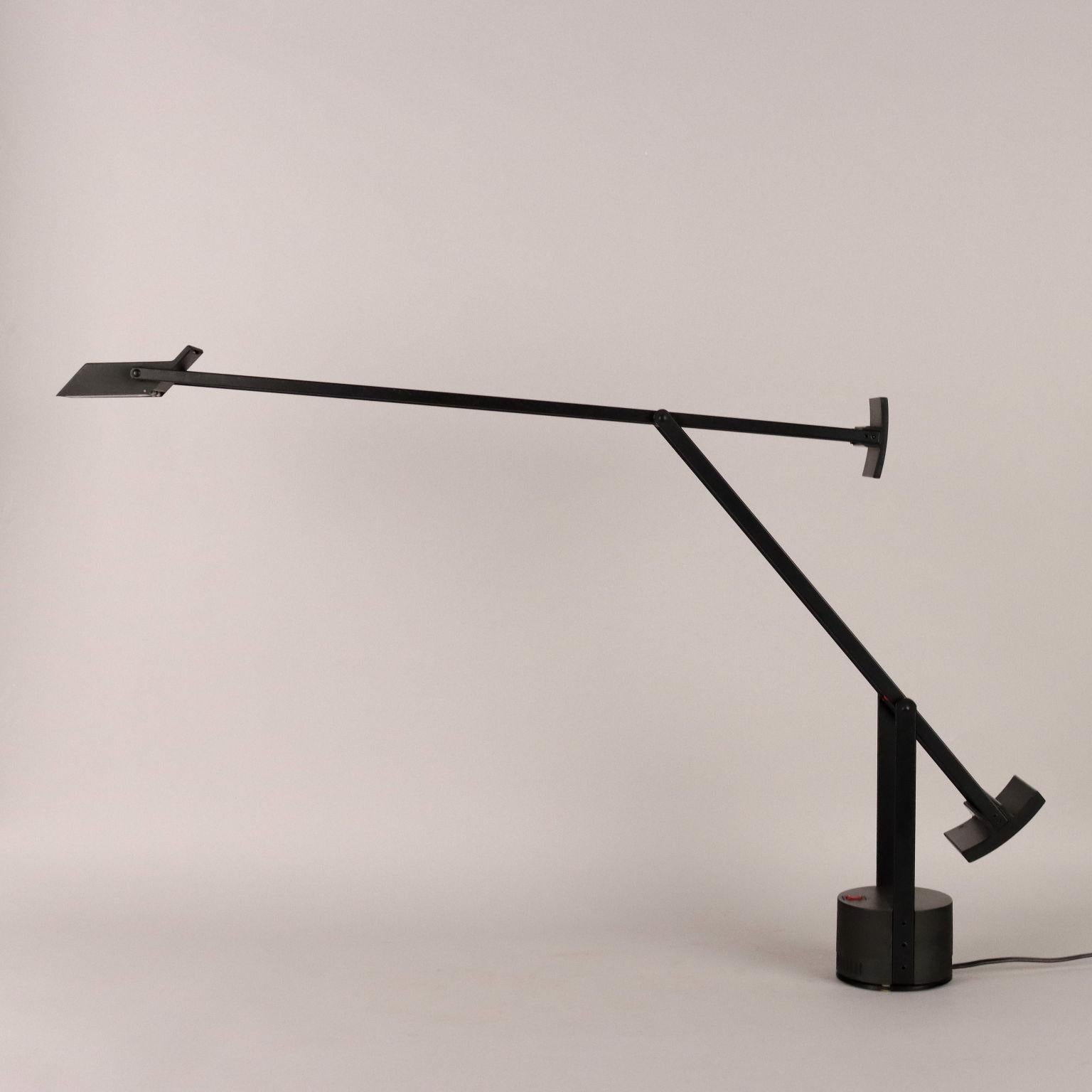 Tizio lamp by Richard Sapper for Artemide Anni 80s In Good Condition In Milano, IT
