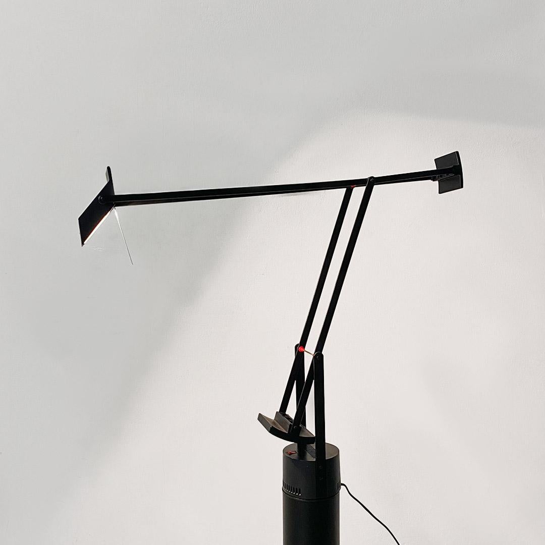 Italian modern black metal floor Tizio lamp by Richard Sapper for Artemide, 1979 In Good Condition For Sale In MIlano, IT