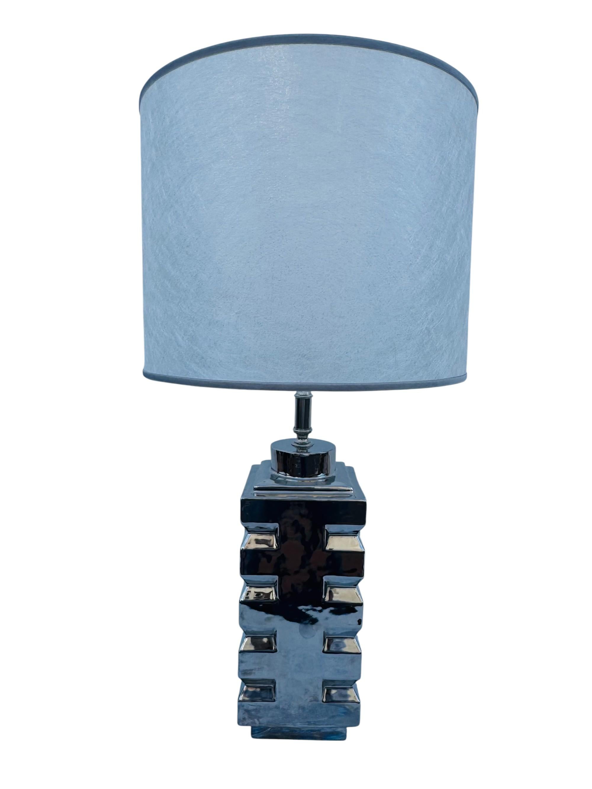 Lampada Ugo Zaccagnini in ceramica, Made in Italy, Anni '60.
Straordinaria ed Elegante Lampada scultorea firmata da Ugo Zaccagnini e realizzata negli Anni '60. Die Firma wird an der Basis weitergeführt. Questa sua splendida opera, grazie alla forma