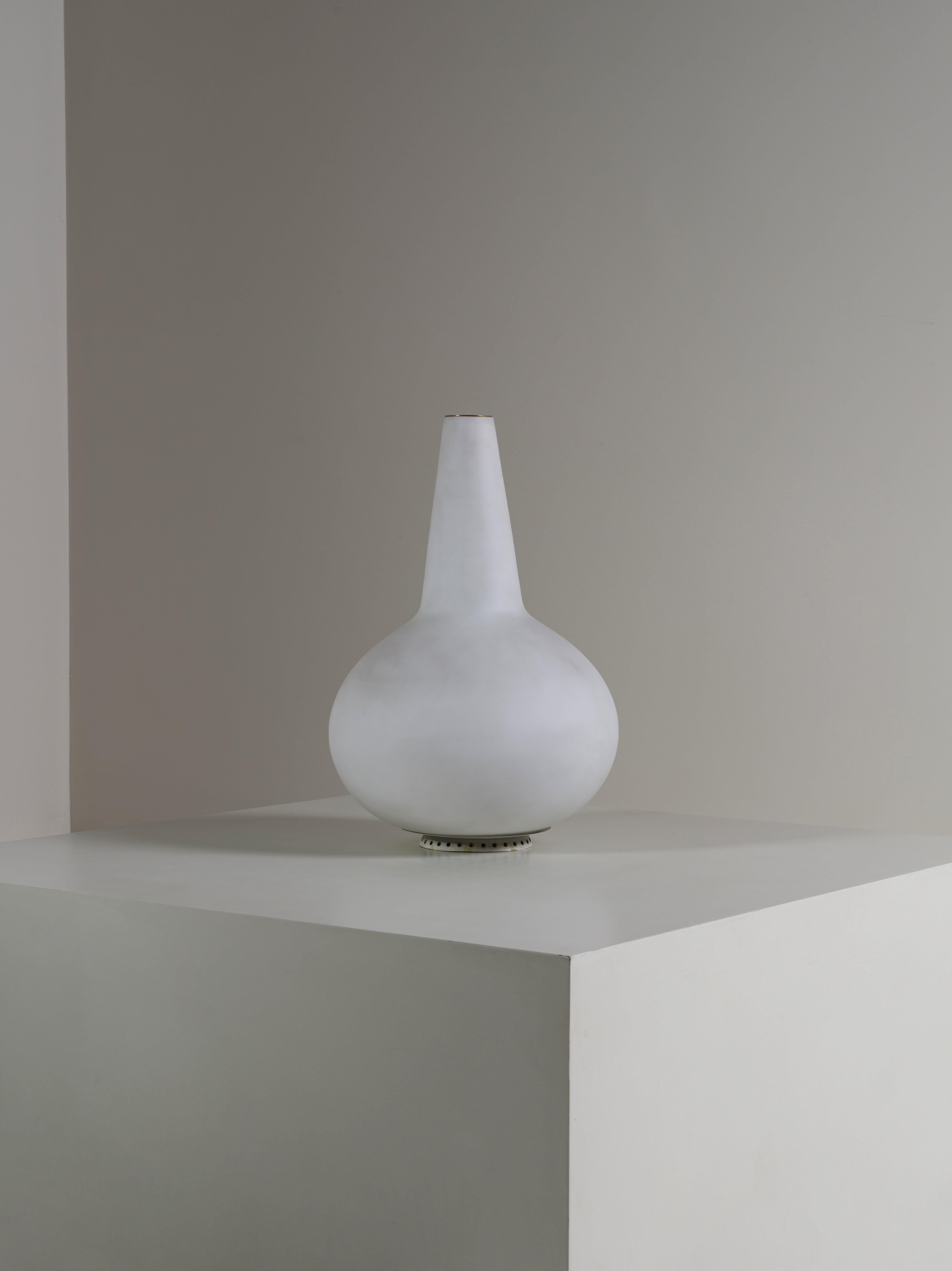 Mid-Century moderno Lampada/vaso da tavolo in vetro opalino Max Ingrand per Fontana Arte Italia 1956 in vendita