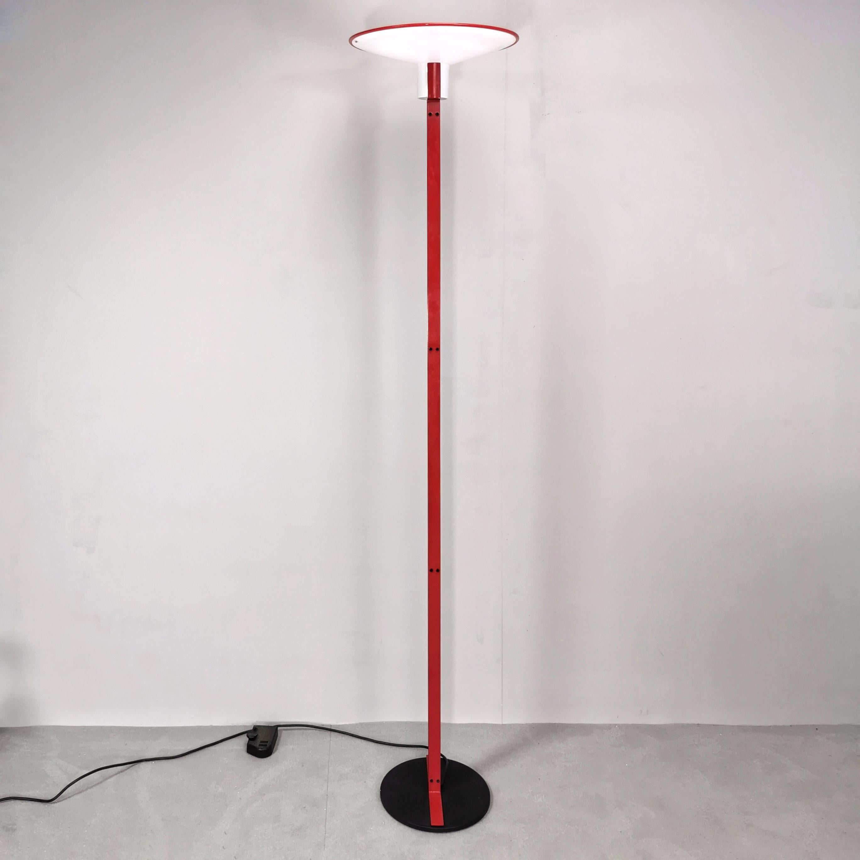 Venini art (Veart) lamp designed and produced in the early 1980s. This elegant and very rare floor lamp produced in a few pieces by Italian manufacturer VeArt shows adorable details. From a round base rise upward two flat stems of a beautiful red
