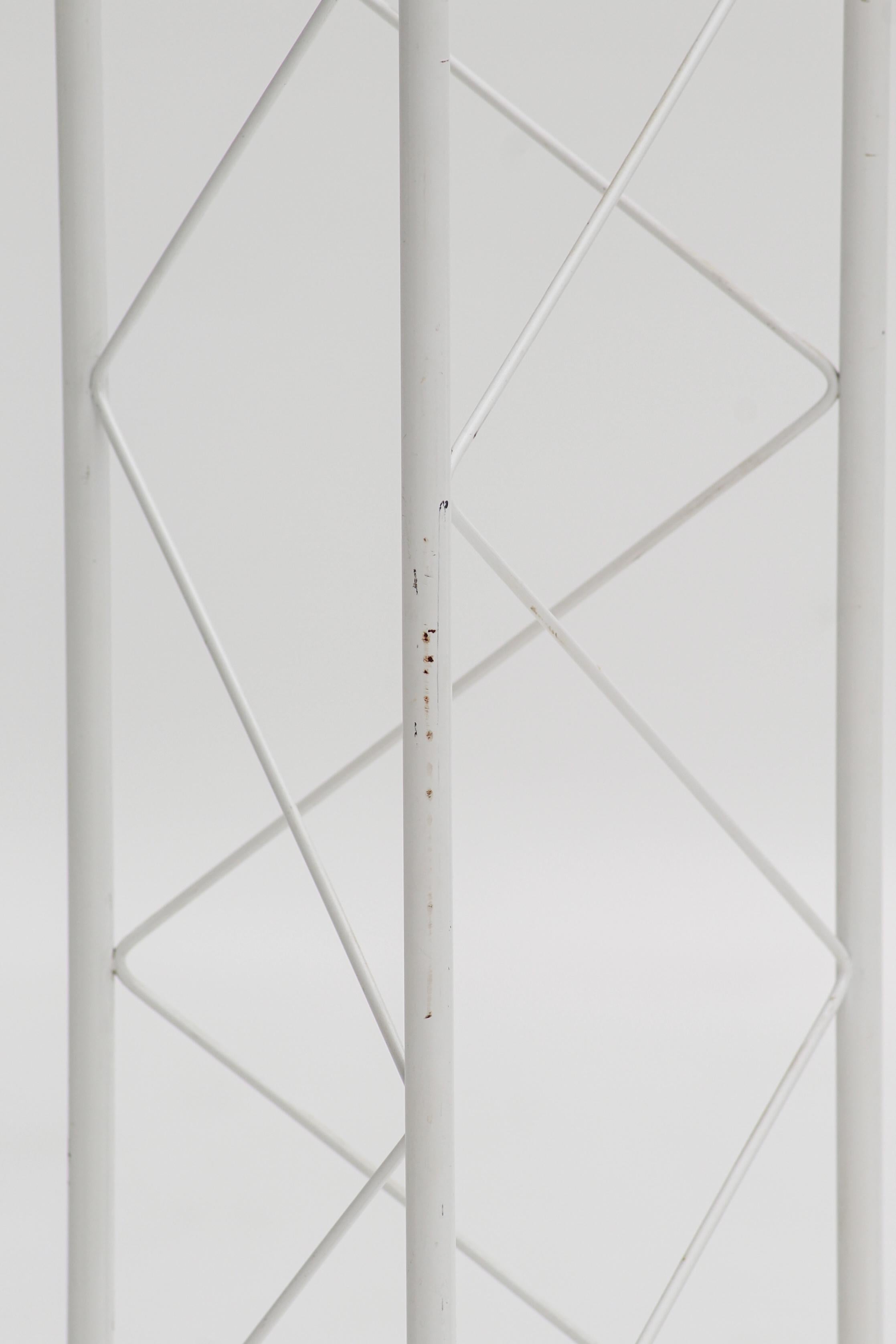 Lampadaire Alta Line blanc – Italie, années 1980 In Good Condition For Sale In Rouen, FR