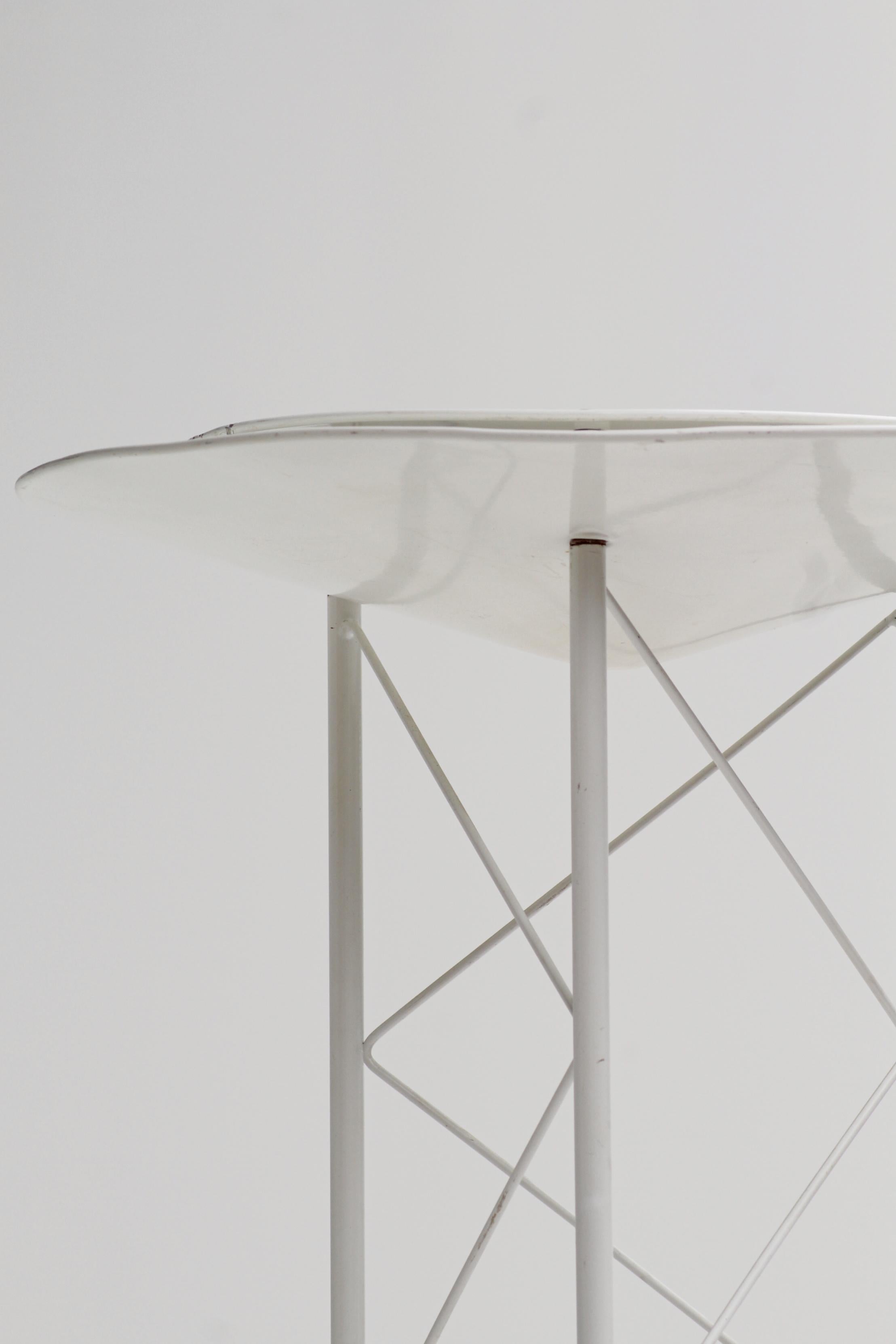 Late 20th Century Lampadaire Alta Line blanc – Italie, années 1980 For Sale