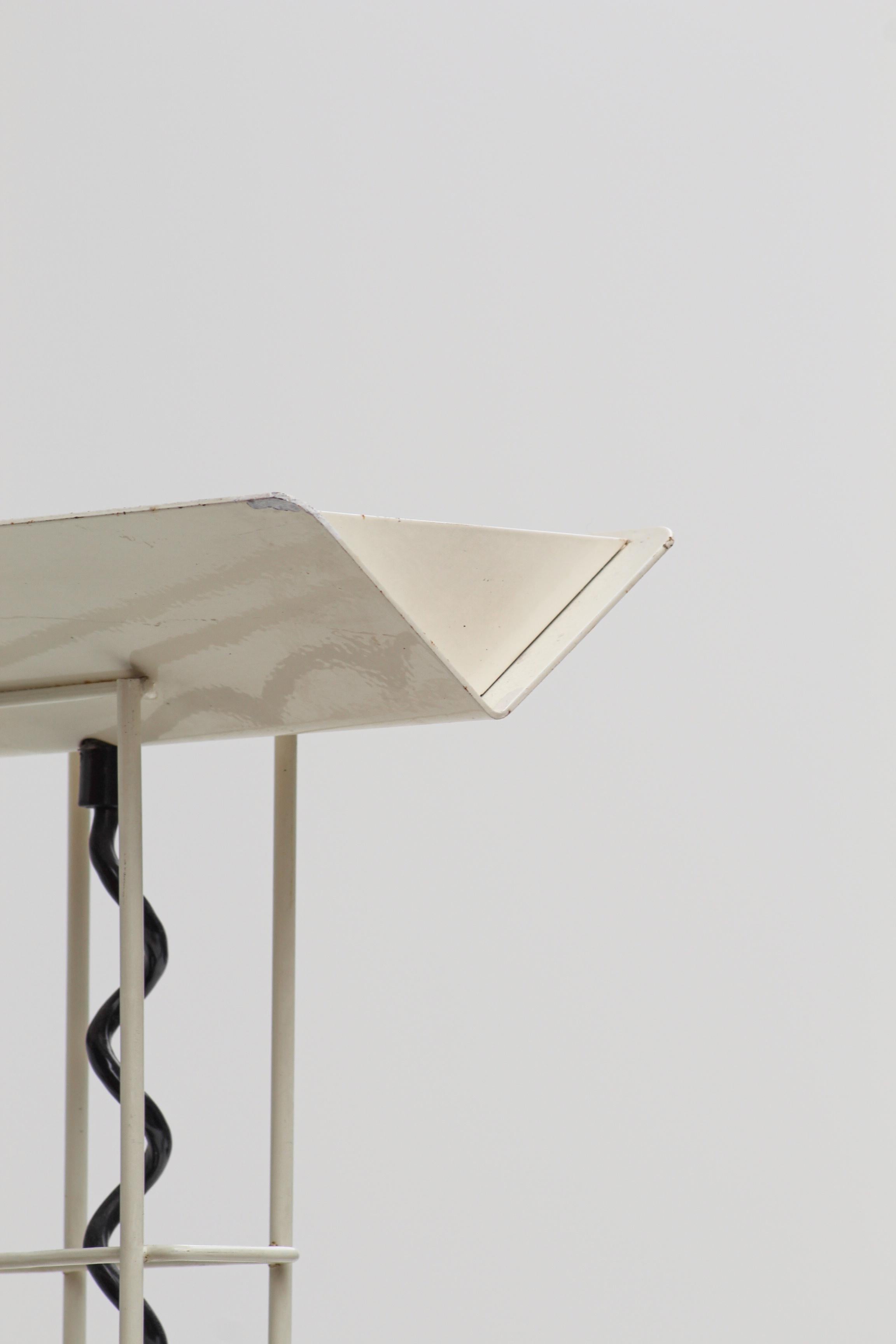 Late 20th Century Lampadaire blanc Arelux – Italie, années 1980 For Sale