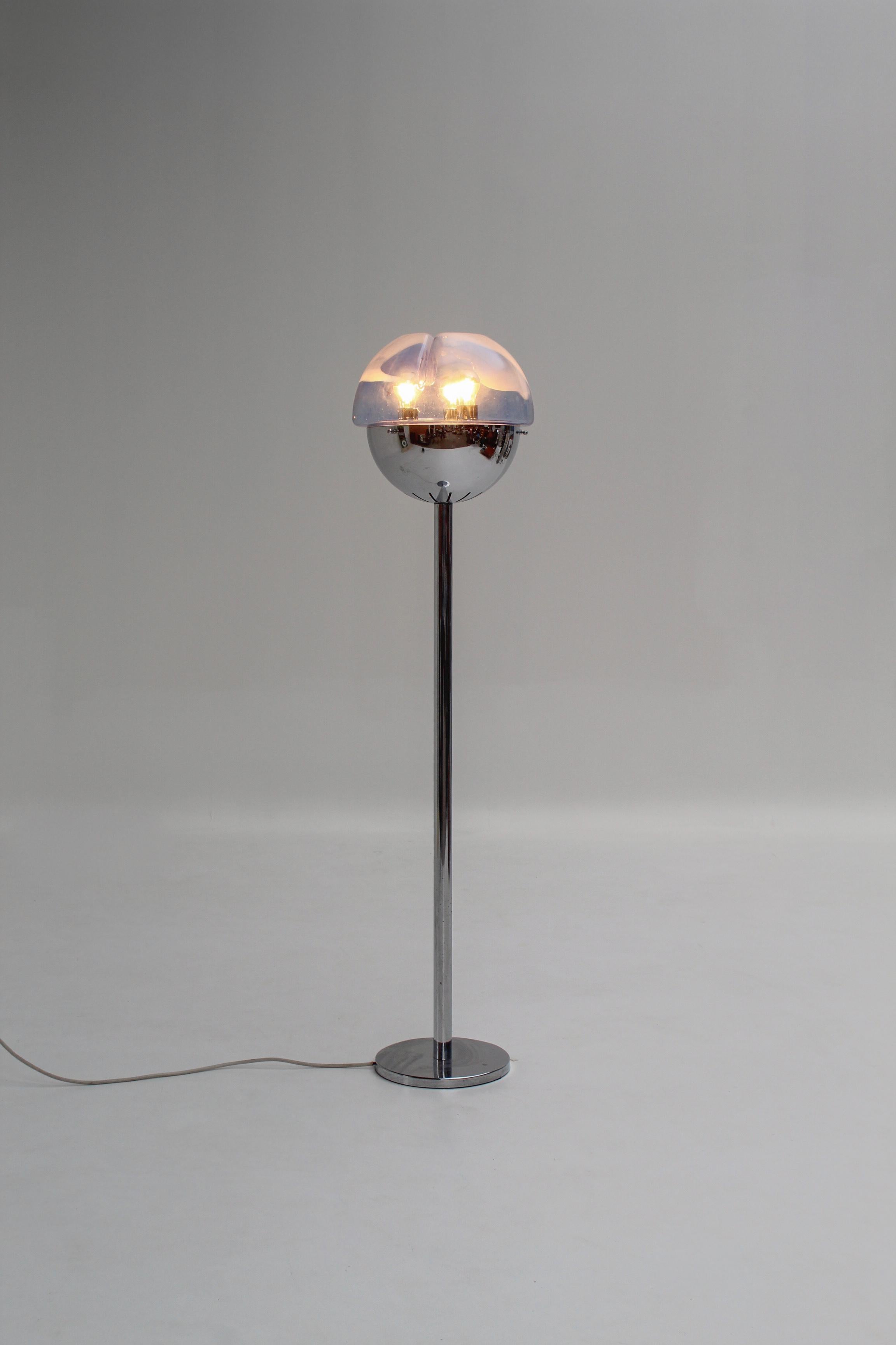 Verchromter Lampenkörper aus blauem Murano (Moderne der Mitte des Jahrhunderts) im Angebot