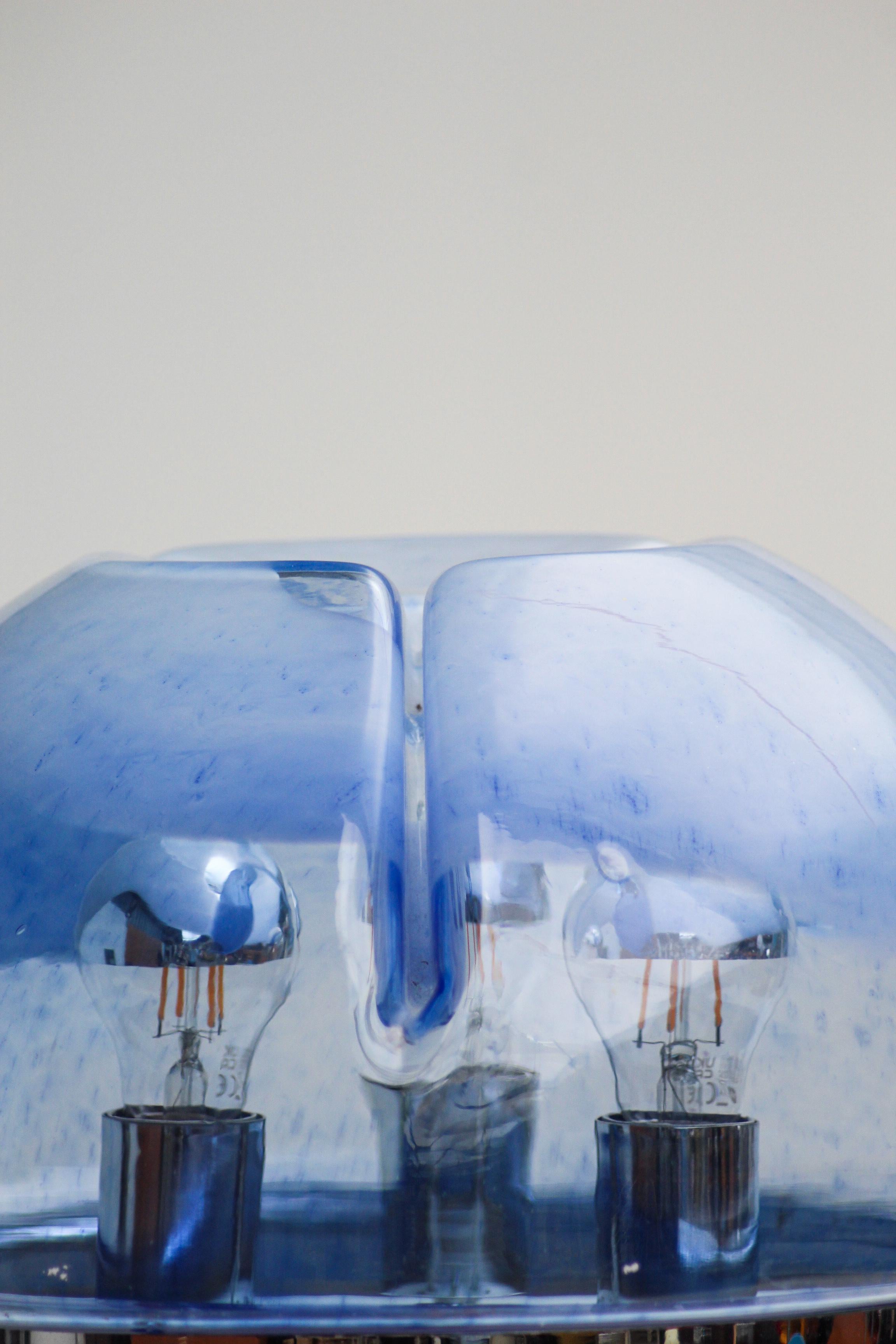 Verchromter Lampenkörper aus blauem Murano (Glas) im Angebot