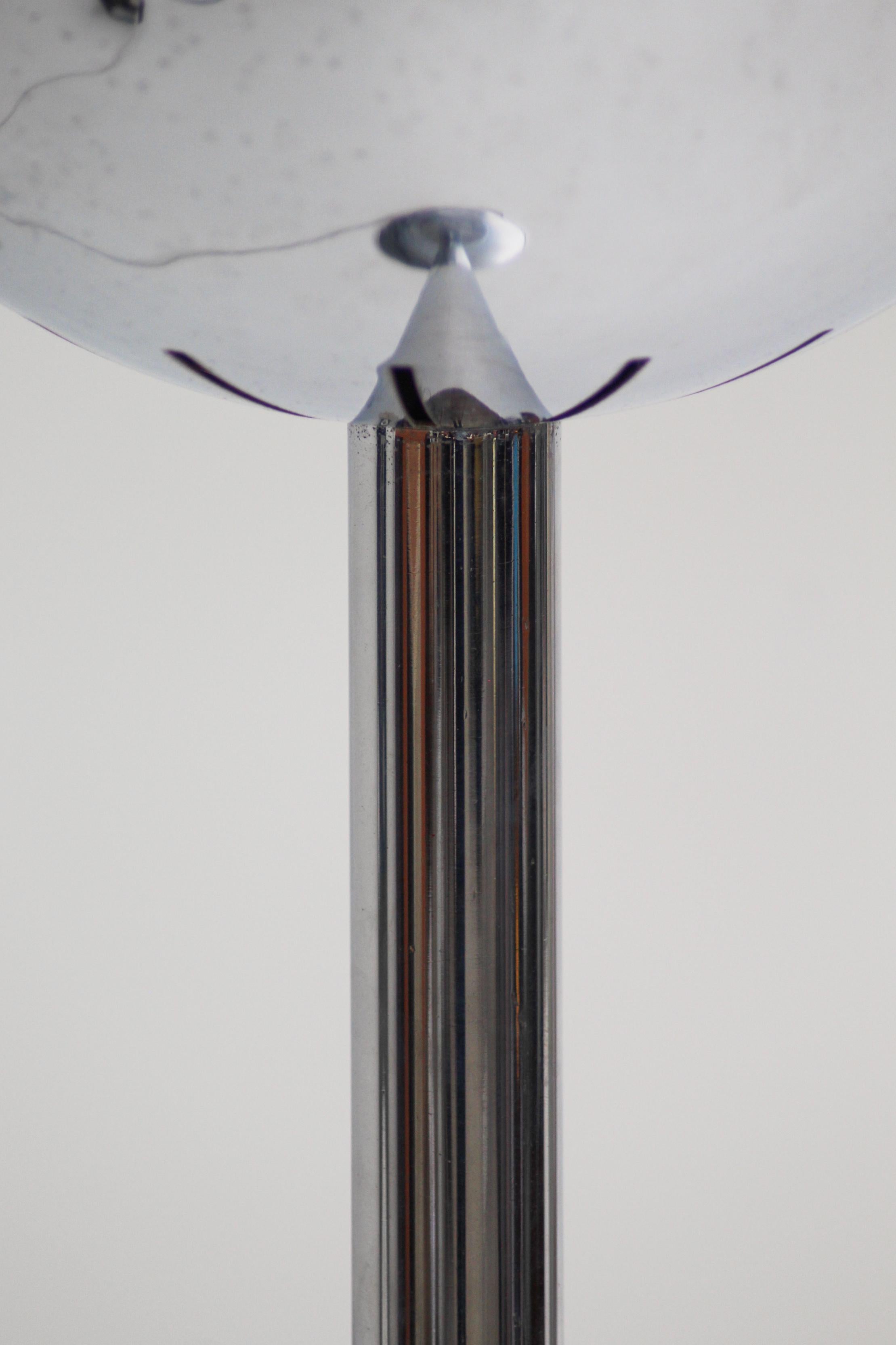 Verchromter Lampenkörper aus blauem Murano im Angebot 1