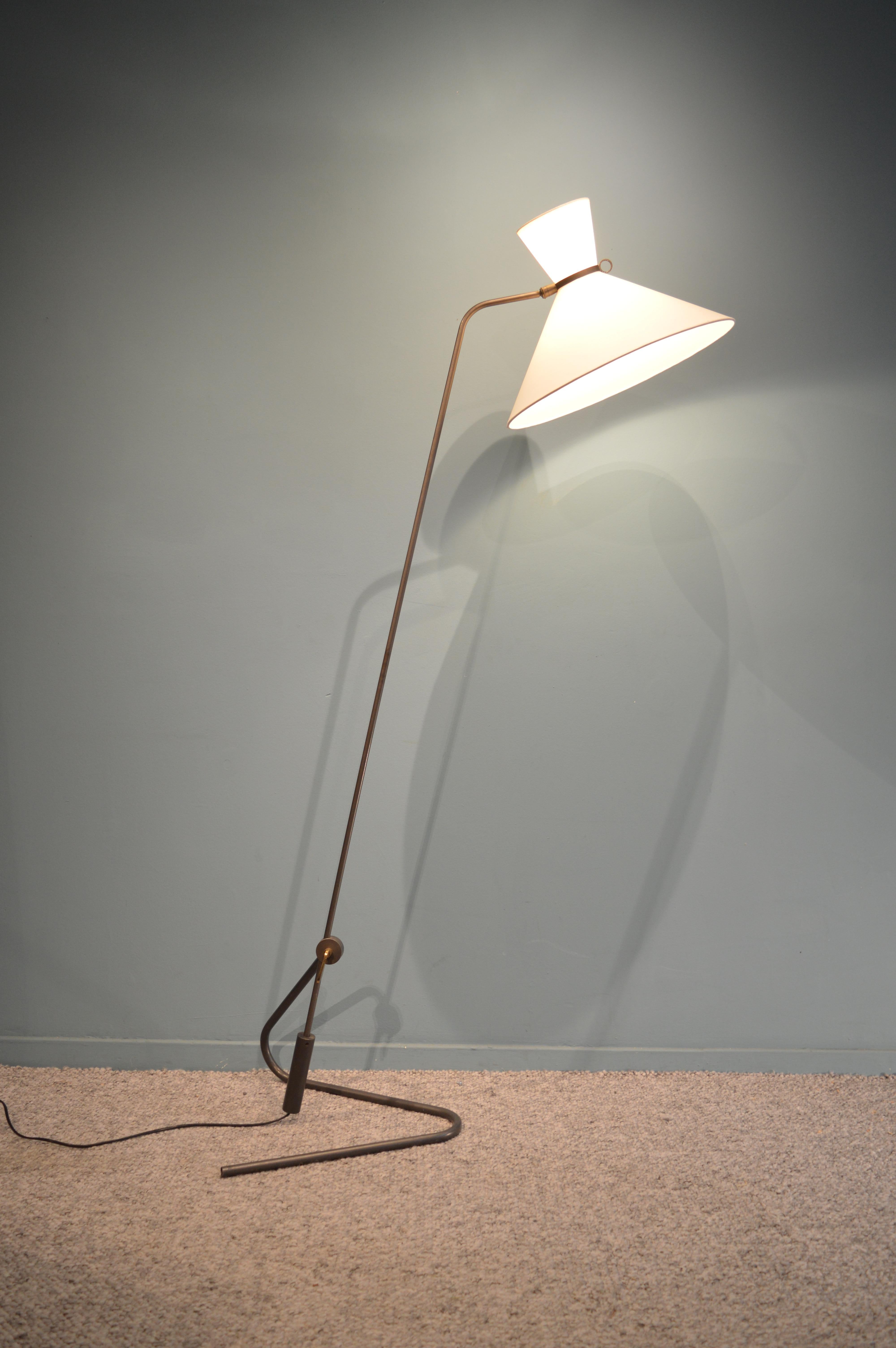 Floor lamp in lacquered steel and brass at adjustable tilt and diabolo lampshade (redone identically) with a patella.
French work circa 1950 by Robert Mathieu.
Documentation from Robert Mathieu Commercial Book.
 