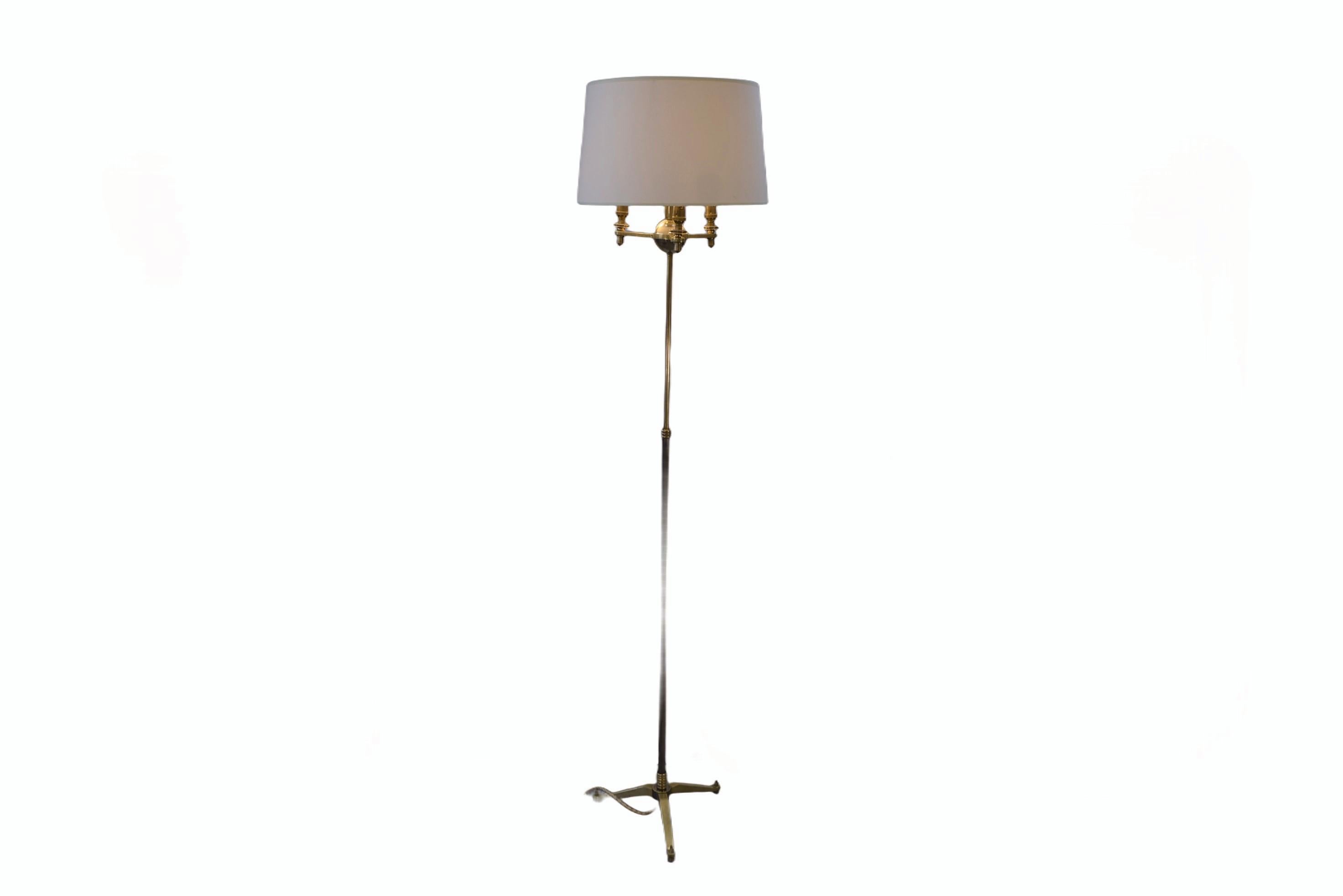 Ottone Lampada néoclassique par Henri Petitot pour l'atelier Petitot Paris France in vendita