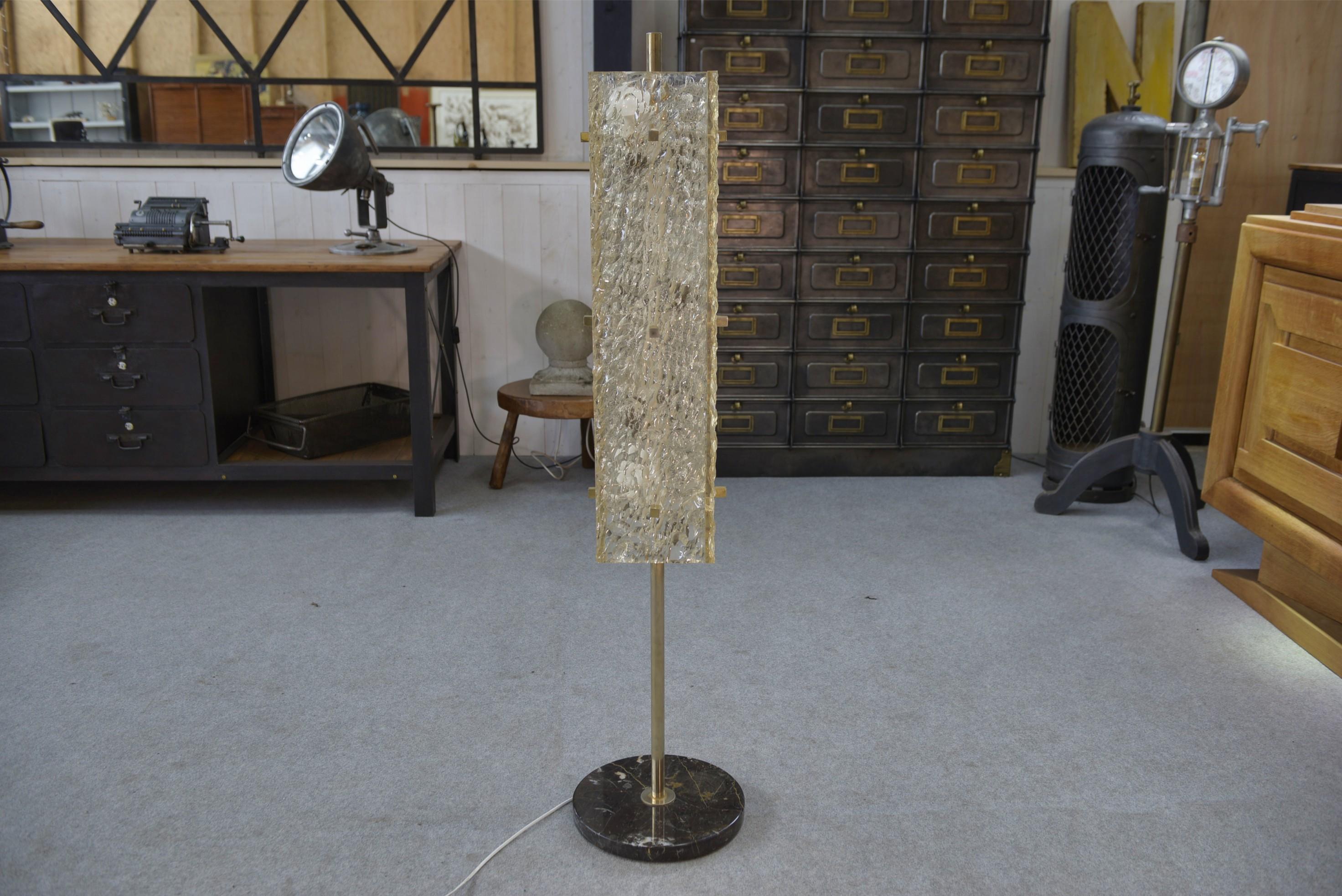 Français Lampadaire par Pierre Disderot pour Dallux résine et marbre 1960's en vente