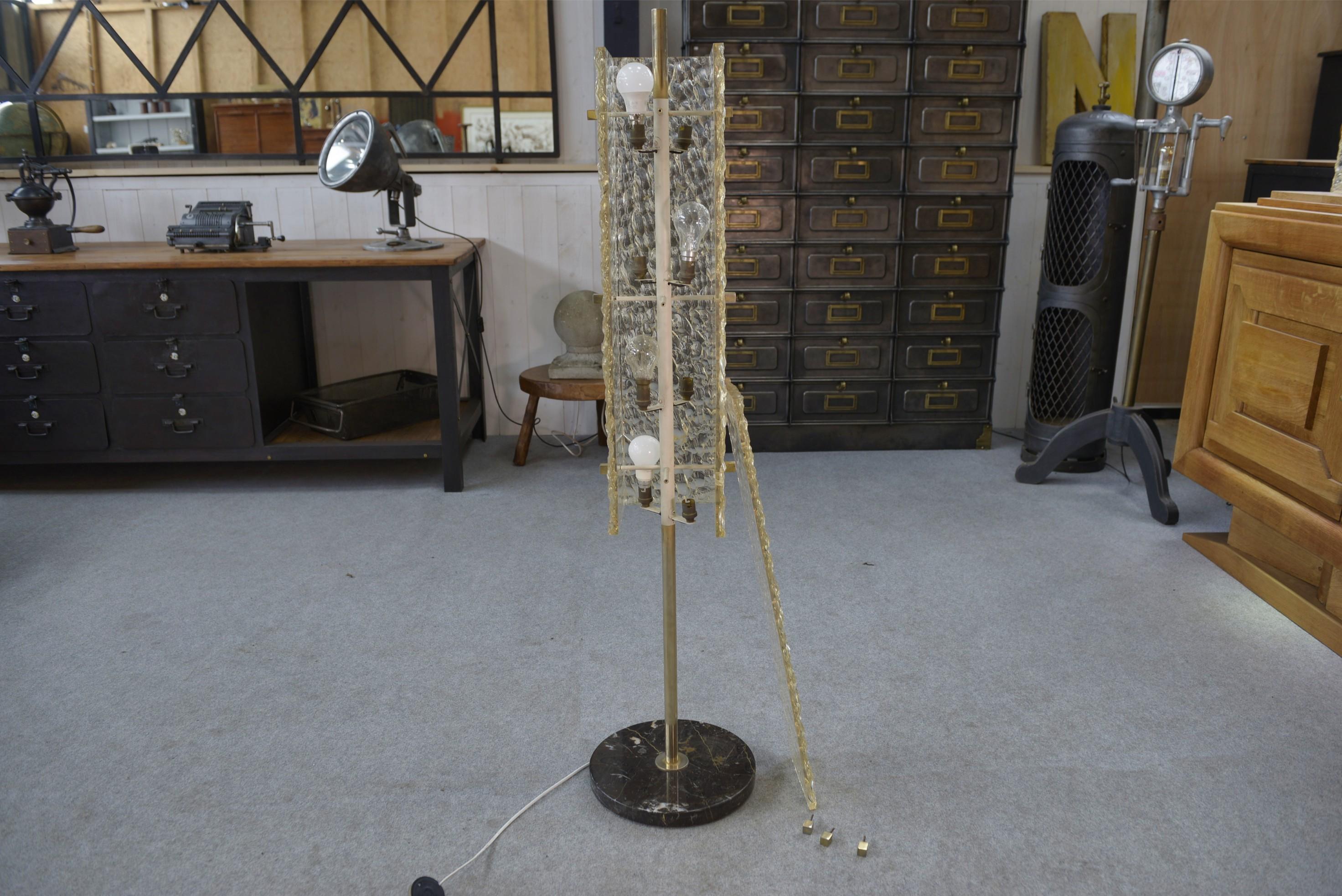 Milieu du XXe siècle Lampadaire par Pierre Disderot pour Dallux résine et marbre 1960's en vente