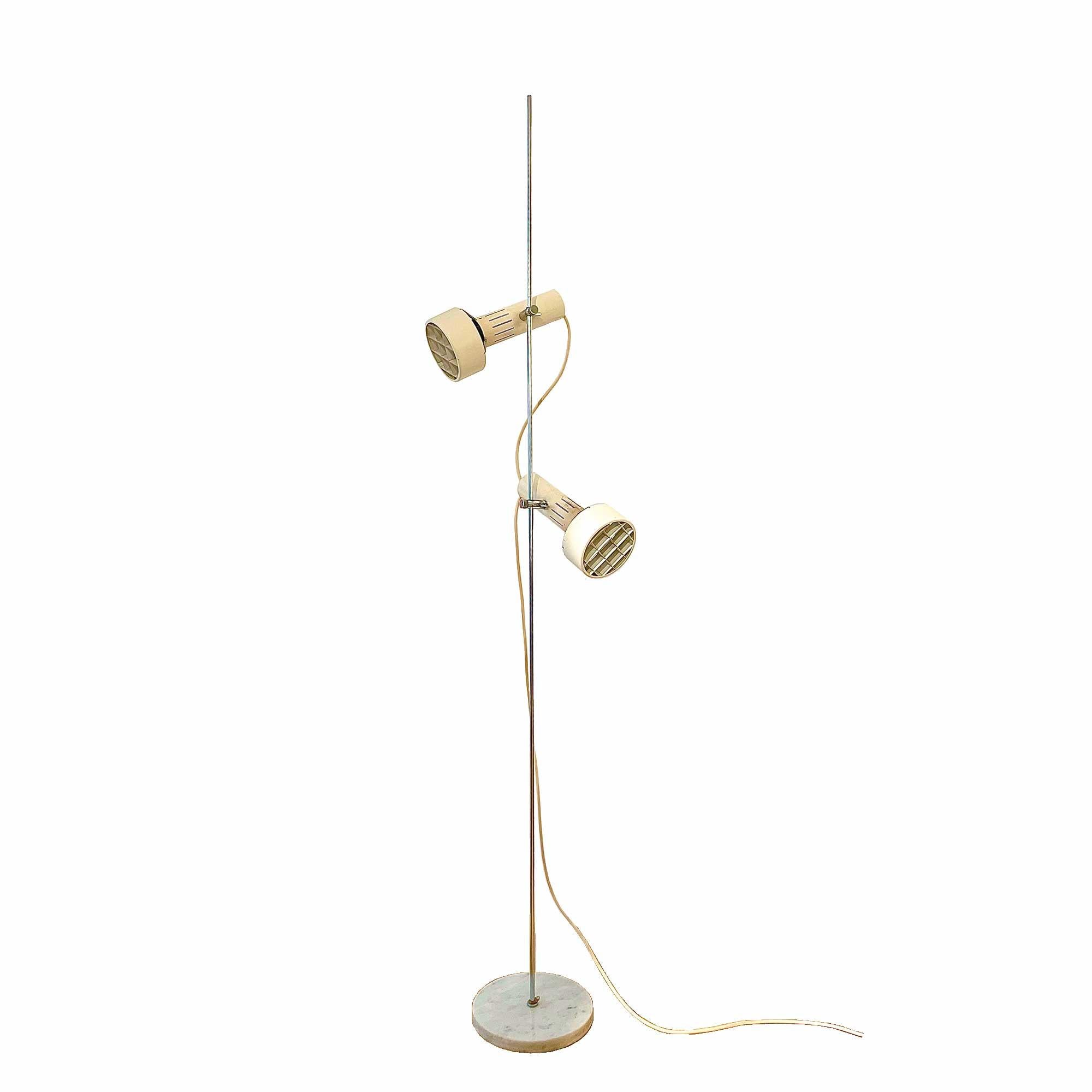Alain Richard undoubtedly invented the first French spotlight at the end of the 1950s. This floor lamp is a designer classic, its minimal and refined style generates simple shapes perfectly proportioned in the service of perfect functionality.