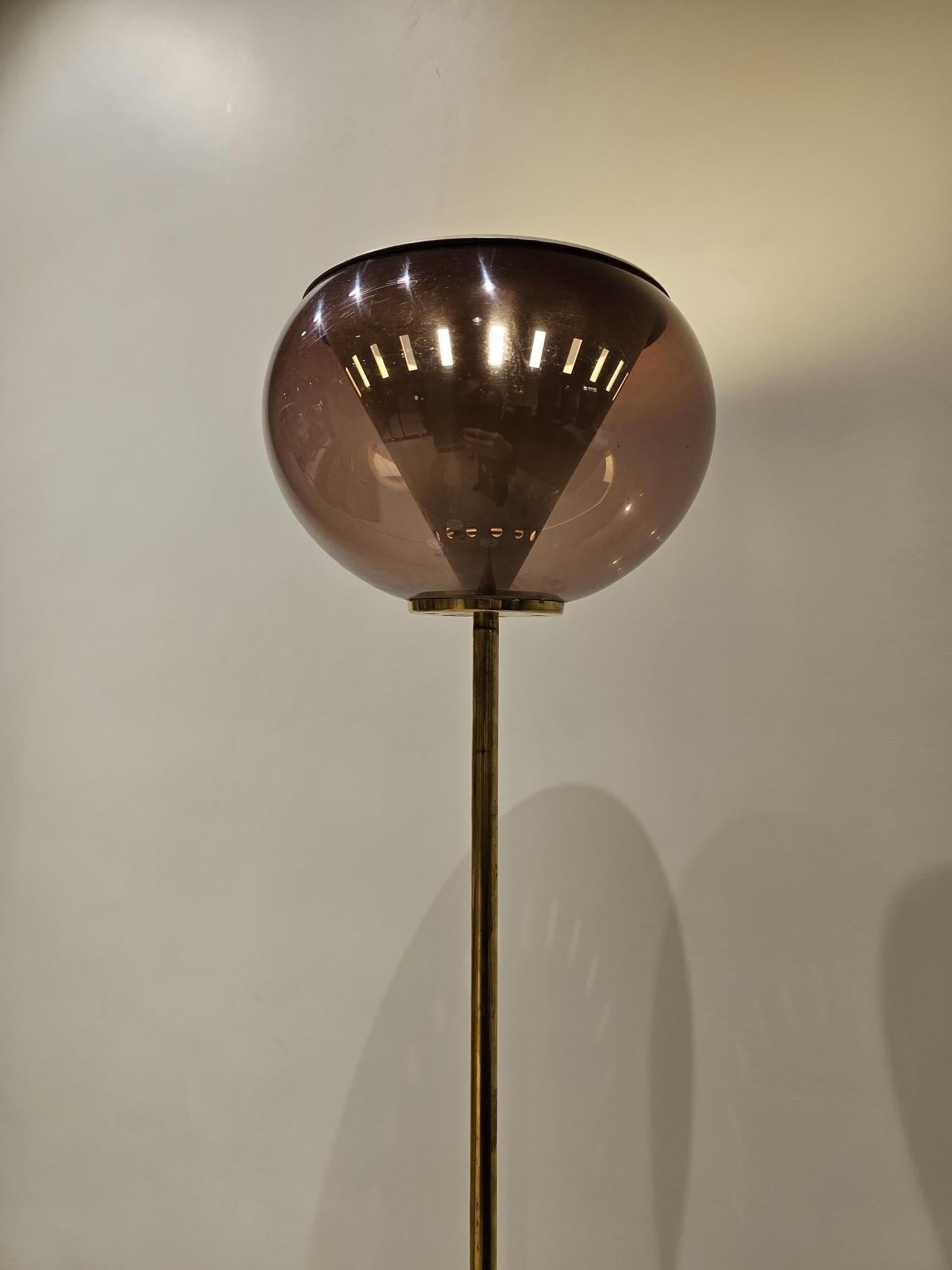 Fin du 20e siècle  lampadaires italiens des années 70 abat jour en plexiglass ambré pied marbre en vente