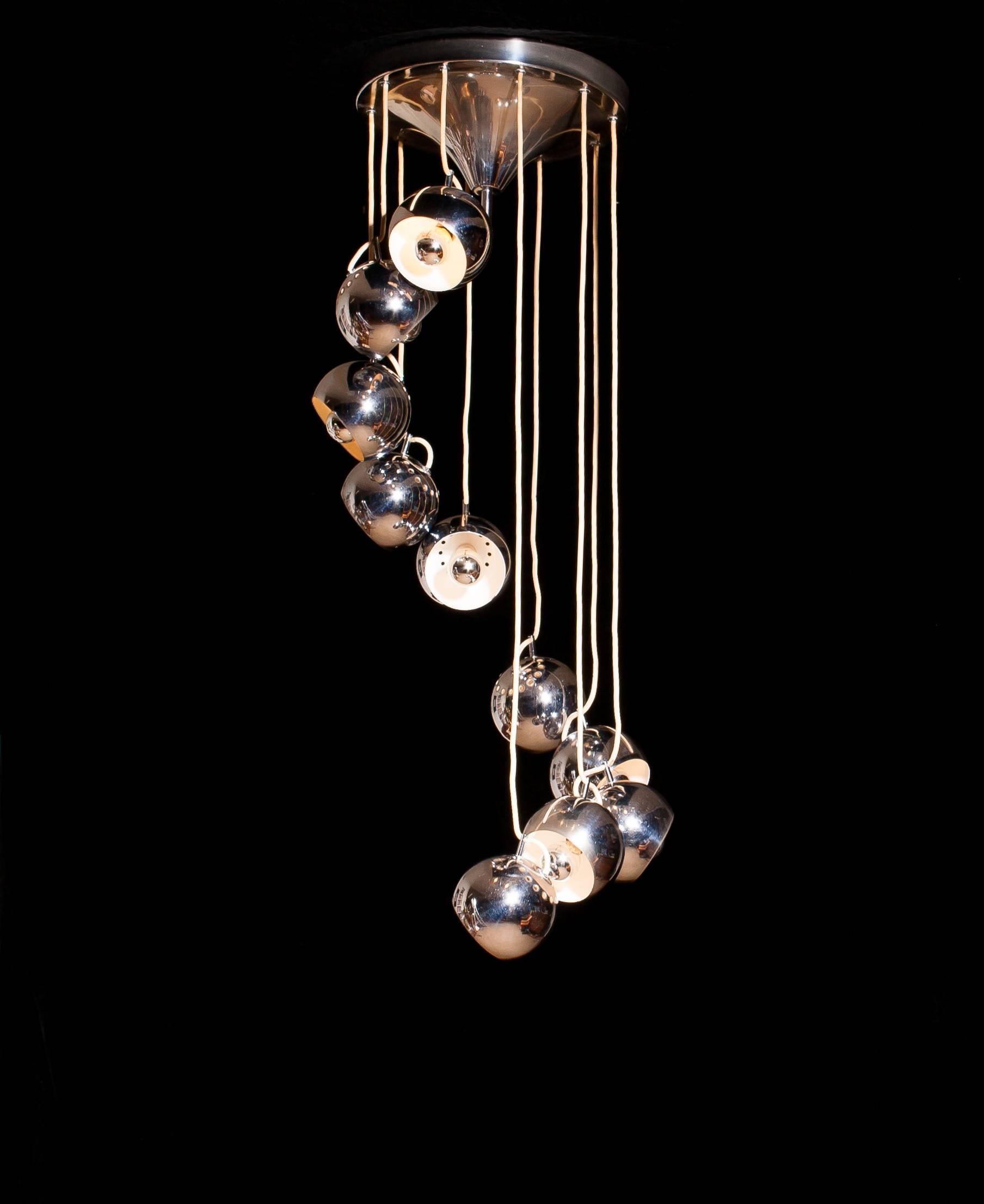 Impressive waterfall chandelier by Lampadari Reggiani with ten adjustable chromed globes hanging on a chromed trompet chapel dish ø32 cm. All in perfect condition.
The ø of the globes is 12 cm.

We offer a free service to re-cable the globes in
