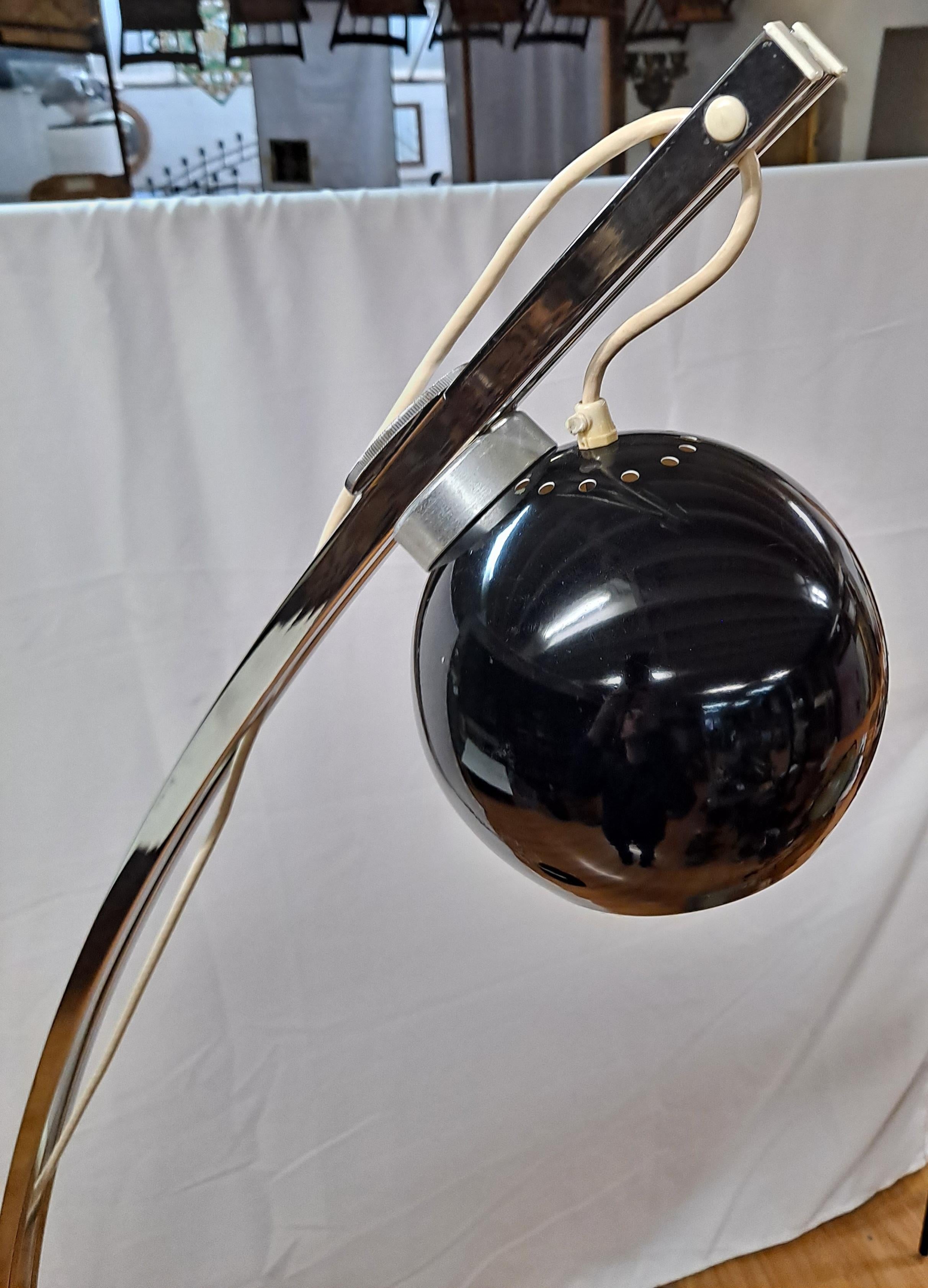 Lampadari Reggiani lampadaire à arc magnétique « Eyeball » chromé du milieu du siècle dernier Bon état - En vente à San Francisco, CA