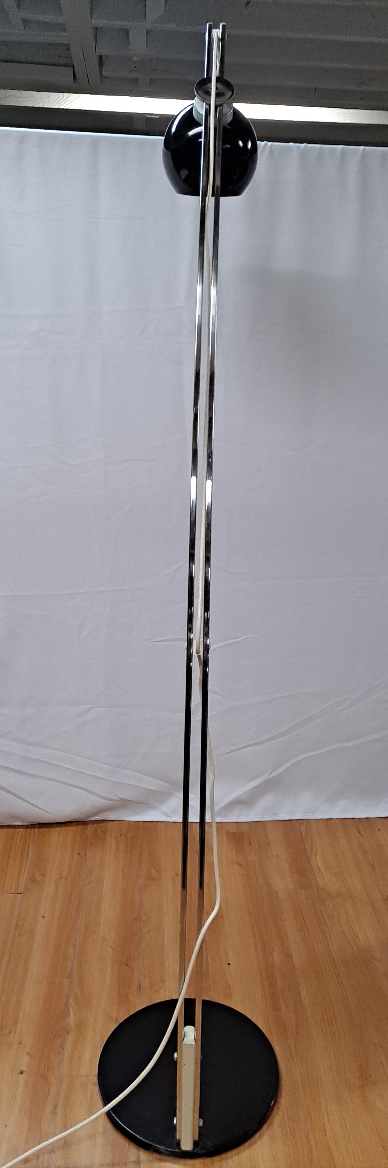 Lampadari Reggiani lampadaire à arc magnétique « Eyeball » chromé du milieu du siècle dernier en vente 3