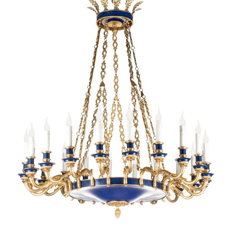 Lampadario a 24 luci classico in ottone e dipinto a mano In condizioni Nuovo in vendita a Firenze, FI