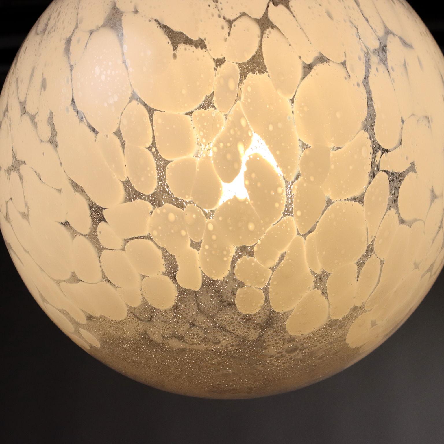 Mid-20th Century Lampadario a boccia di vetro  Anni 60-70 in vendita
