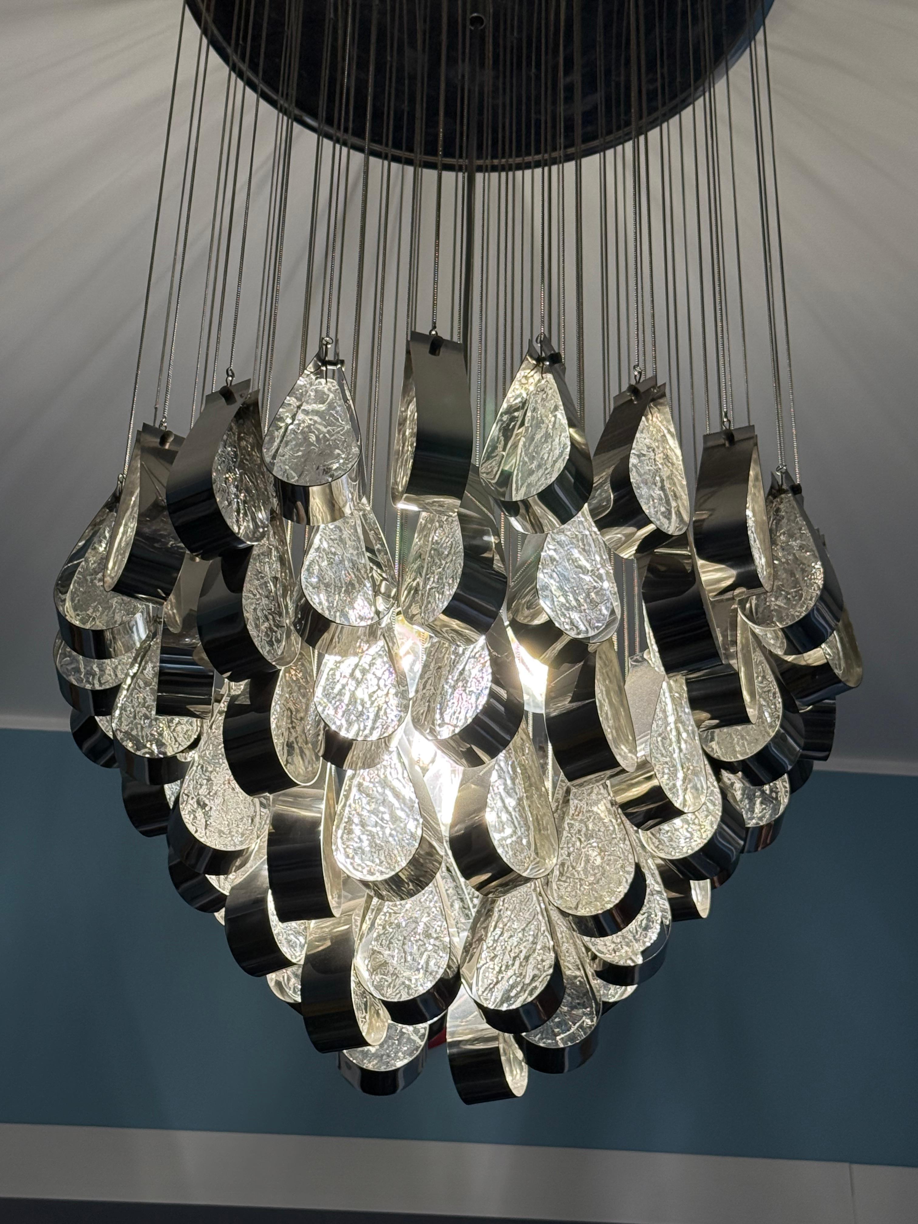 1970 Esperia Angelo Brotto Stahl und Muranoglas Kaskaden-Kronleuchter im Angebot 2