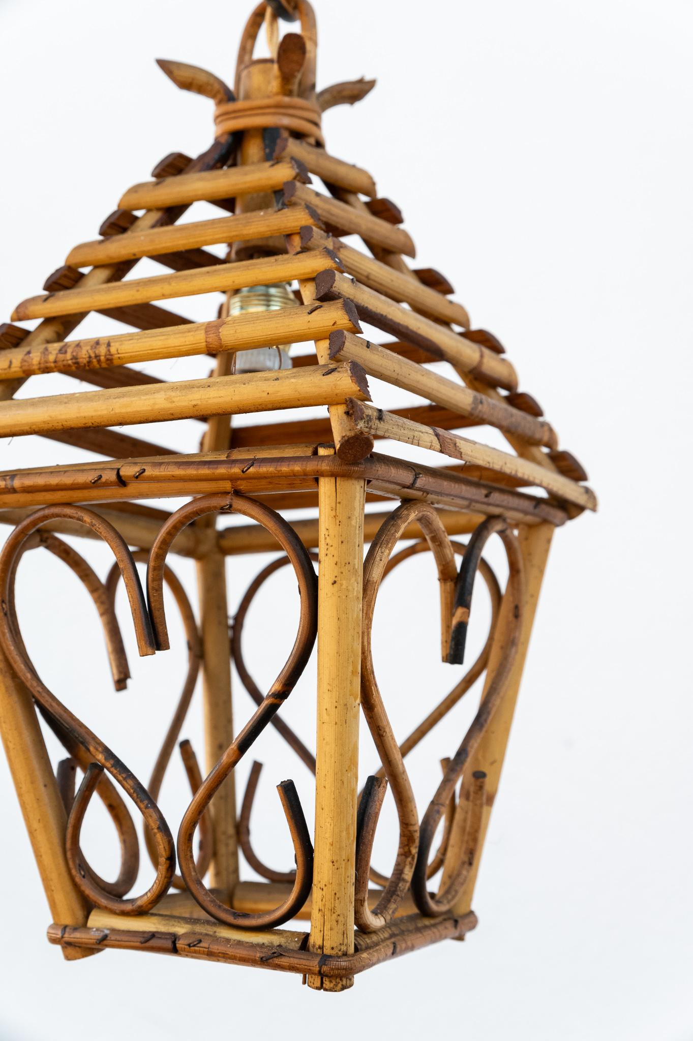 Lampadario a Lanterna in bambù e rattan, Anni '60 mediados del siglo XX en venta